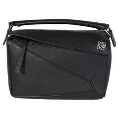 Loewe Medium Puzzle-Tasche aus schwarzem Kalbsleder