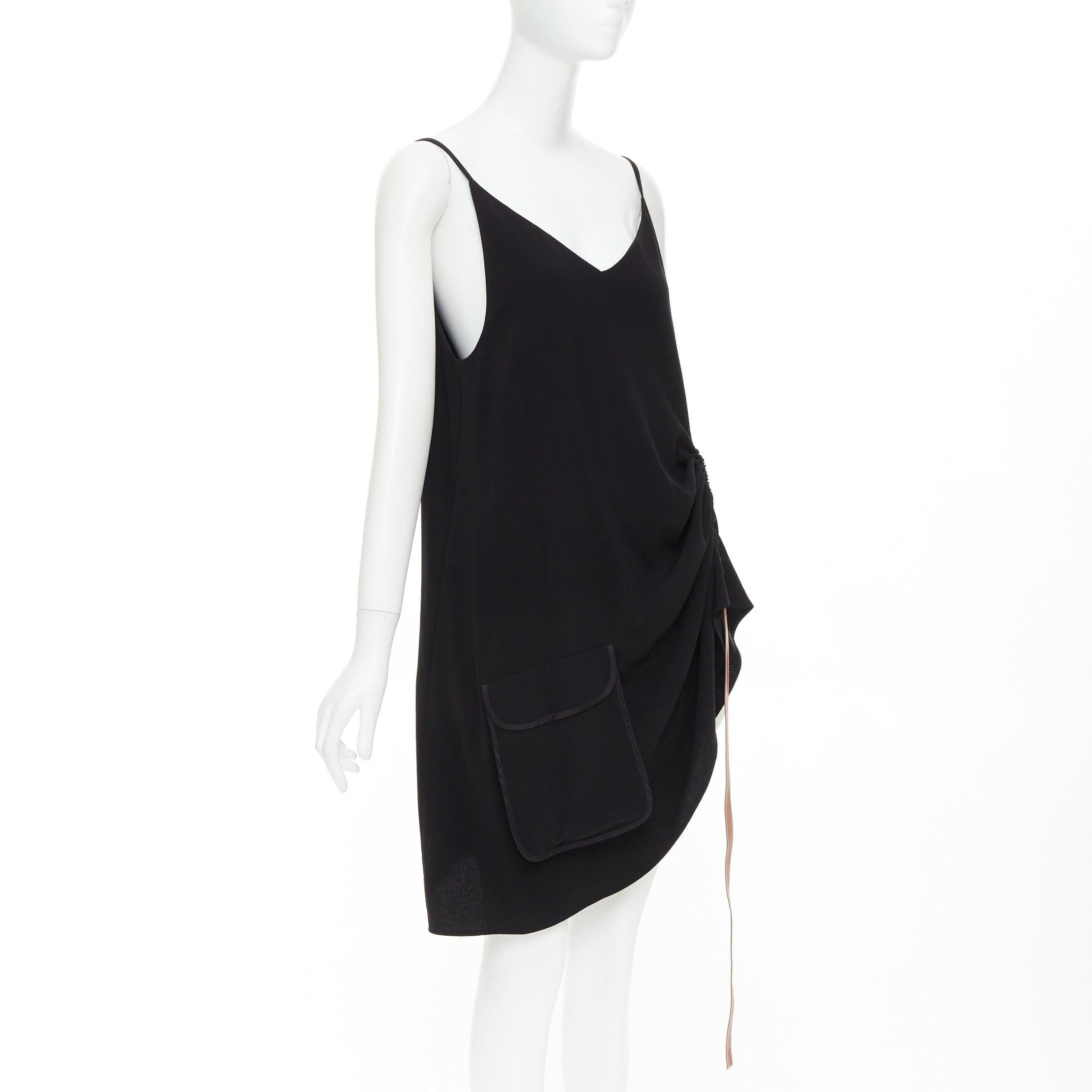 Gris LOEWE robe en crêpe noir et cuir marron anagramme froncé sur le côté XS en vente