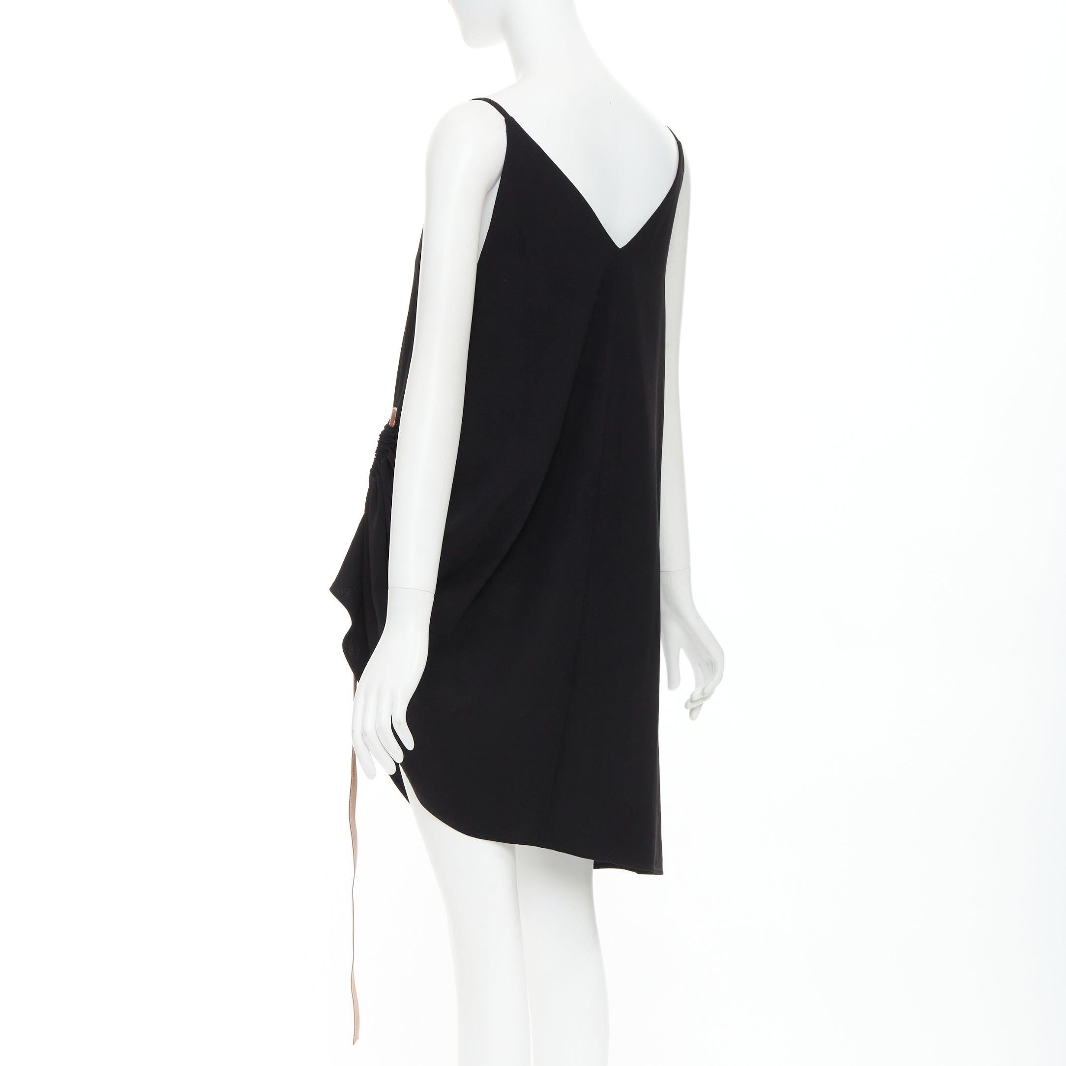 LOEWE robe en crêpe noir et cuir marron anagramme froncé sur le côté XS en vente 1