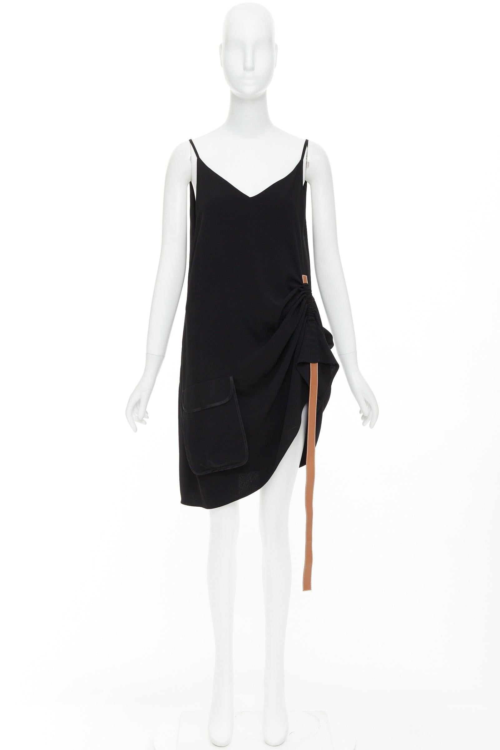 LOEWE robe en crêpe noir et cuir marron anagramme froncé sur le côté XS en vente 4