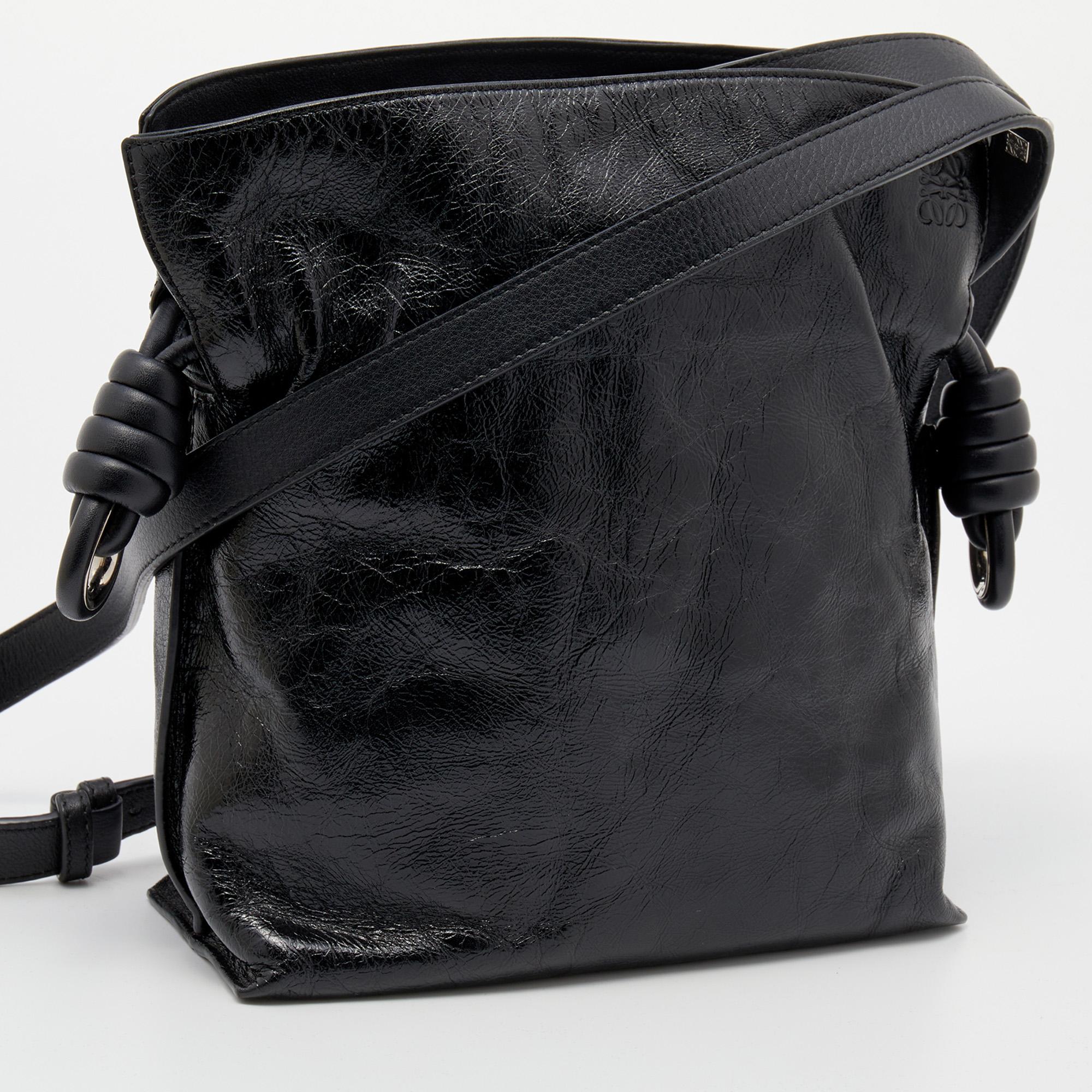 Loewe Black Crinkled Glossed Leather Flamenco Knot Shoulder Bag In New Condition In Dubai, Al Qouz 2