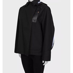 Loewe Chubasquero recortado negro con capucha extraíble, Talla S
