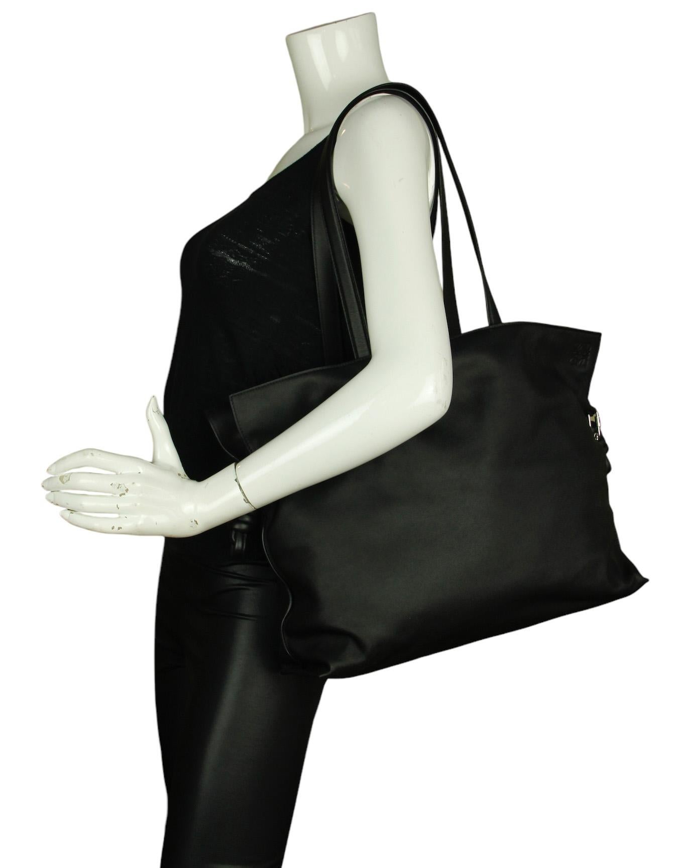 Loewe Black Flamenco Large Clutch Bag in Napa Leather with Blind Embossed Anagram. Includes Loewe silvertone pebble keychain (sold separately in stores for $375) 

Made In: Spain
Color: Black
Hardware: Silvertone keychain
Materials: Calfskin