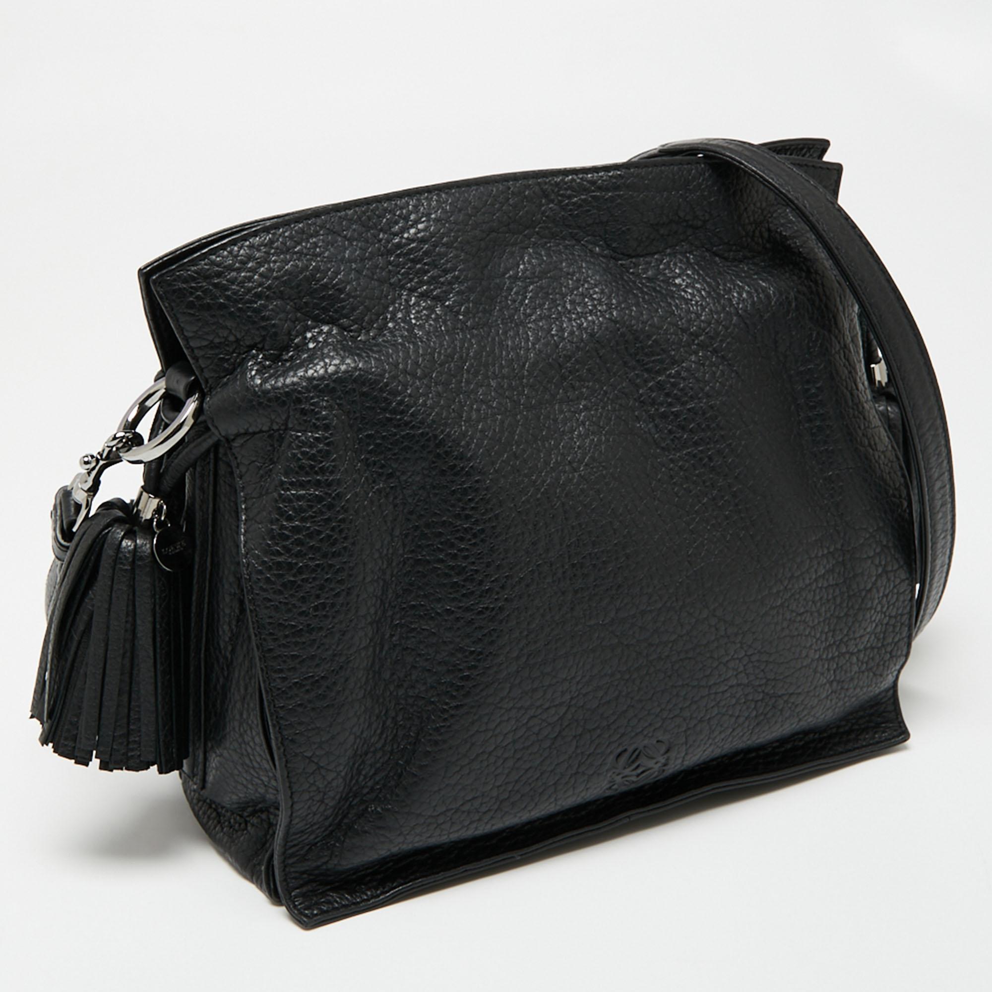 Loewe Black Leather Flamenco Crossbody Bag In Good Condition In Dubai, Al Qouz 2