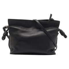 Loewe Flamenco-Umhängetasche aus schwarzem Leder