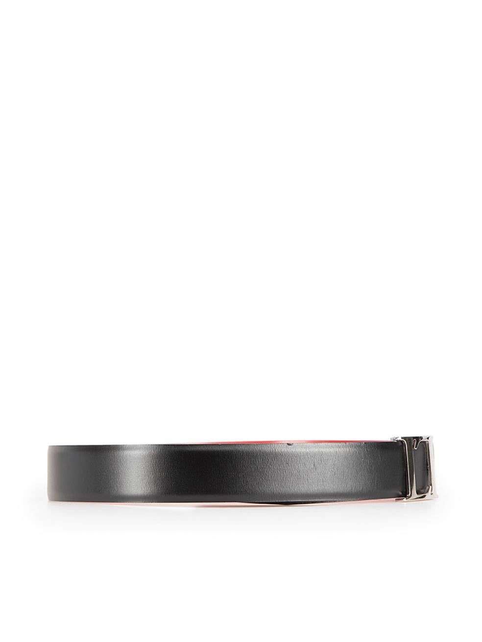 CONDITION is Very good. Minimal wear to belt is evident. Minimal wear to the buckle with light scratches to the metal, there are also some indents to the leather on this used Loewe designer resale item.

Details
Black
Leather
Belt
Silver logo