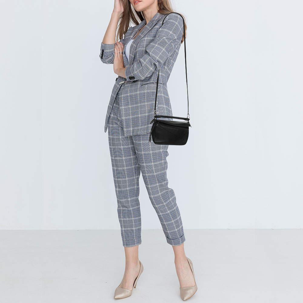 Structured  sophisticated  and stylish are some words that describe this shoulder bag Crafted from quality materials  the creation is adorned with the labels signature appeal and equipped with a well spaced interior.