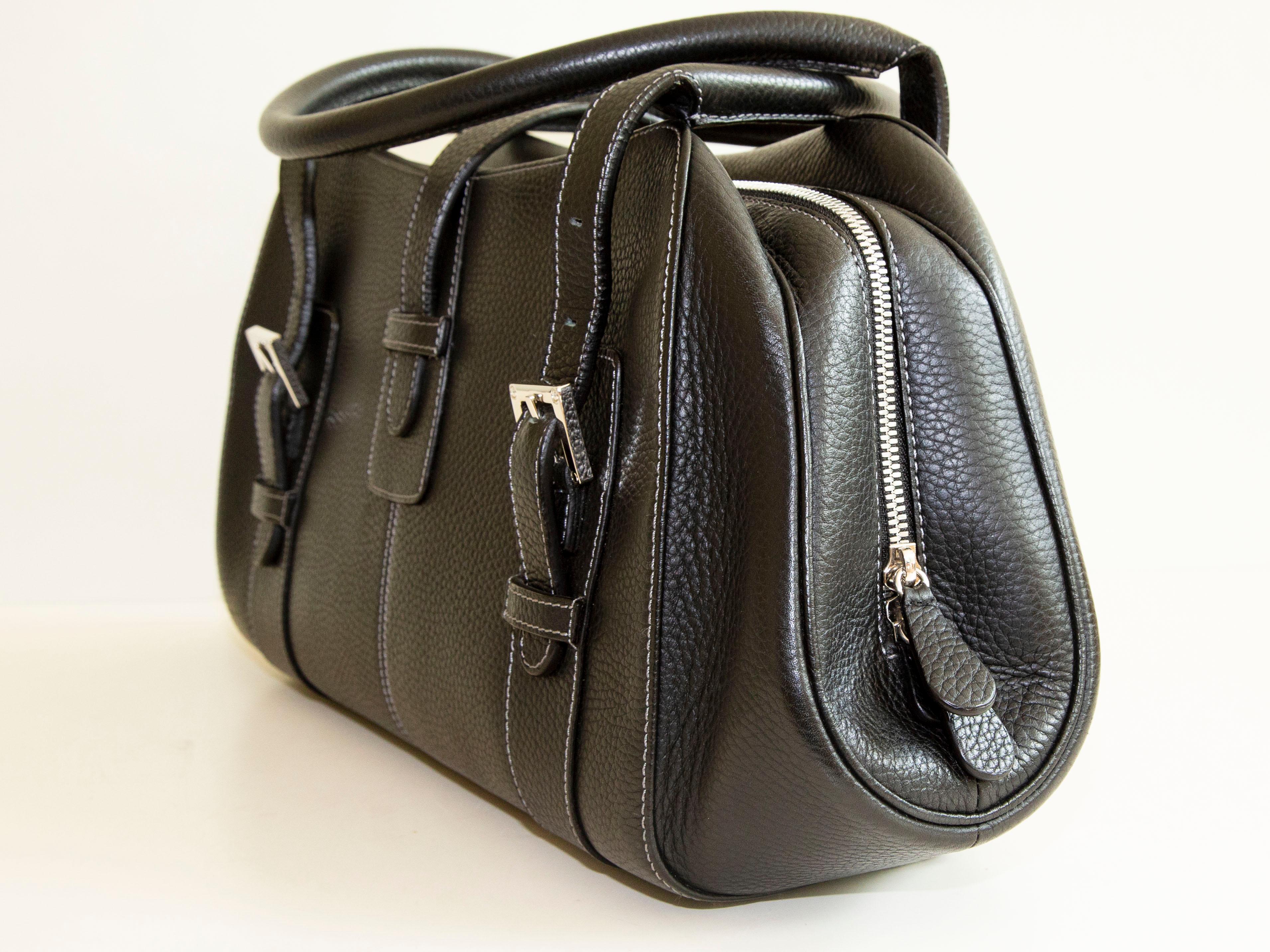 Loewe Black Leather Shoulder Bag In Excellent Condition For Sale In Arnhem, NL