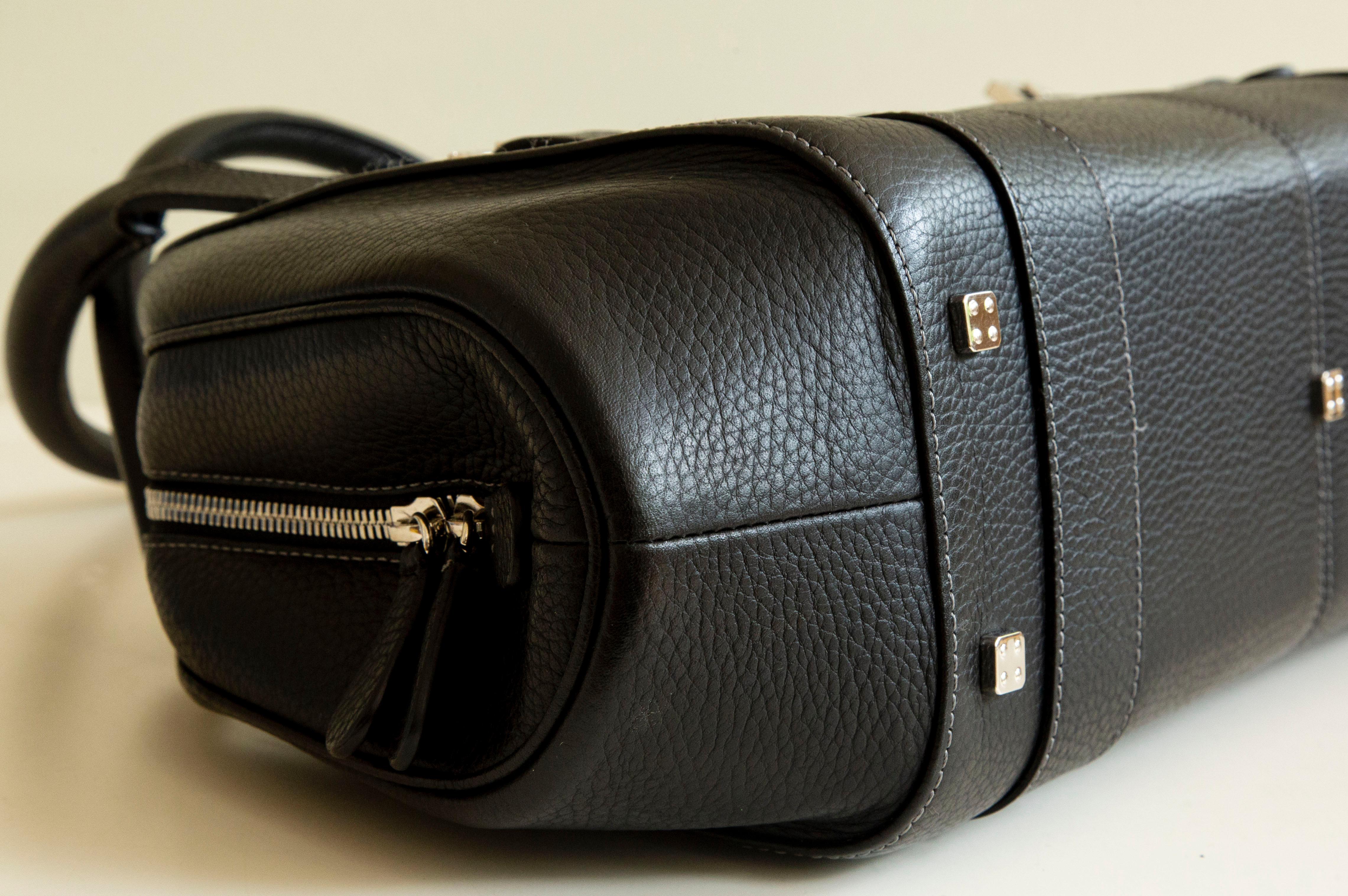 Loewe Black Leather Shoulder Bag For Sale 3