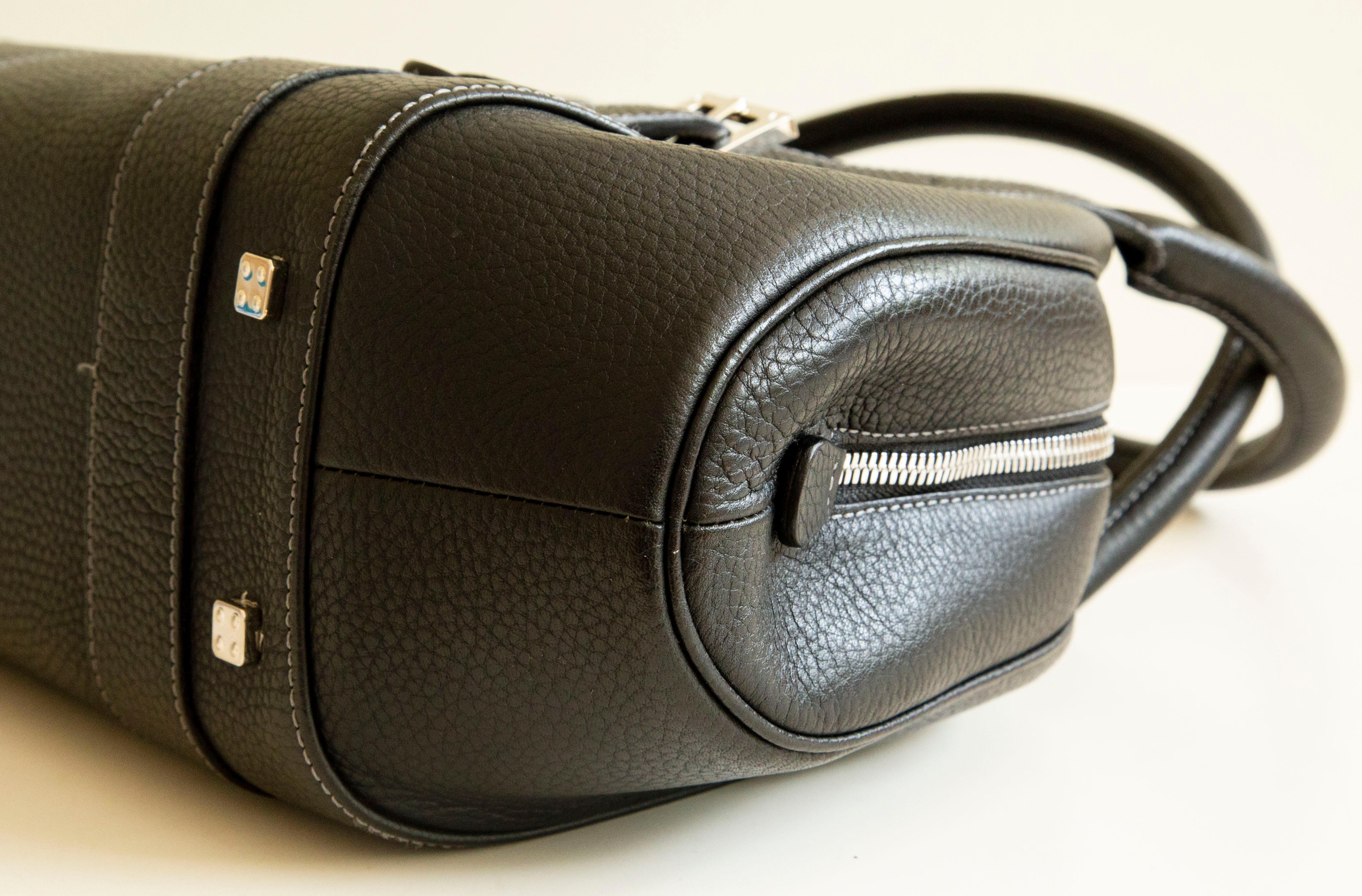 Loewe Black Leather Shoulder Bag For Sale 4