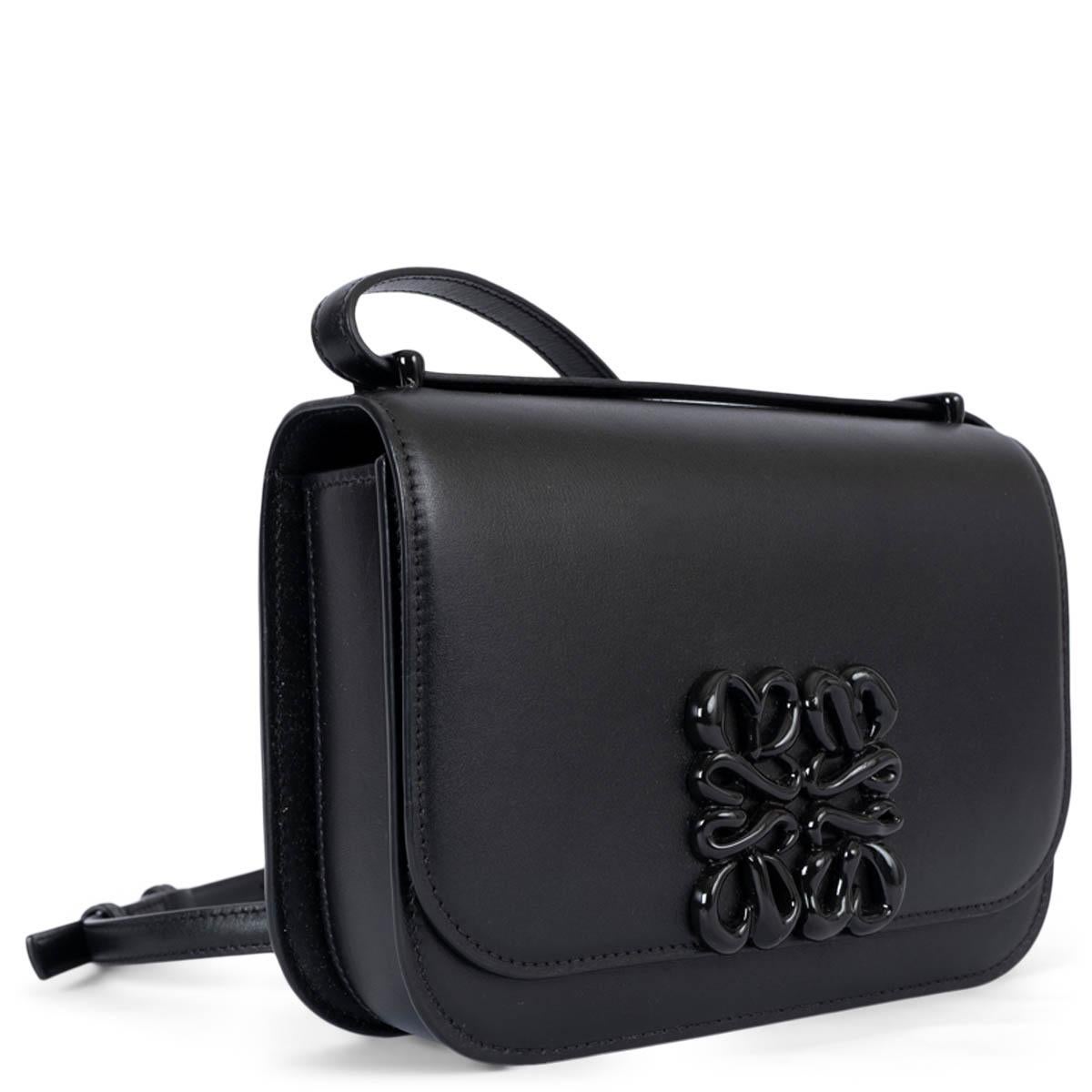 100% authentic Loewe Small Goya shoulder bag in black smooth calfskin with large classic magnetic Anagram closure. Limited edition. Lined in black calfskin with three internal pockets including one press stud pocket and one external pocket. Has been