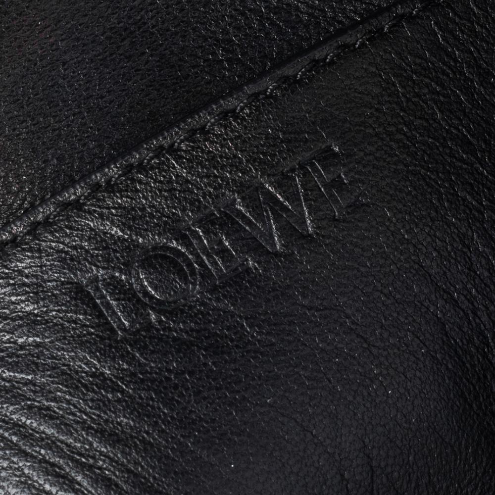 Loewe Black Leather Small Joyce Shoulder Bag In Good Condition In Dubai, Al Qouz 2