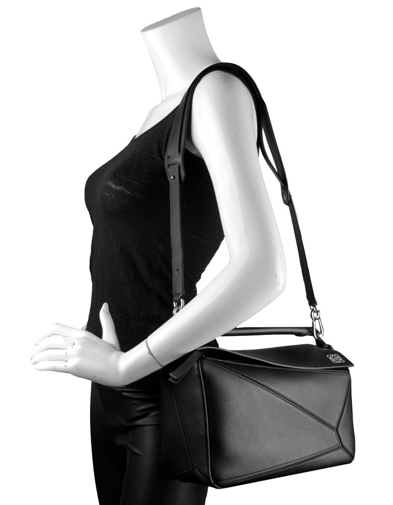 Puzzle Medium Leather Shoulder Bag in Black - Loewe