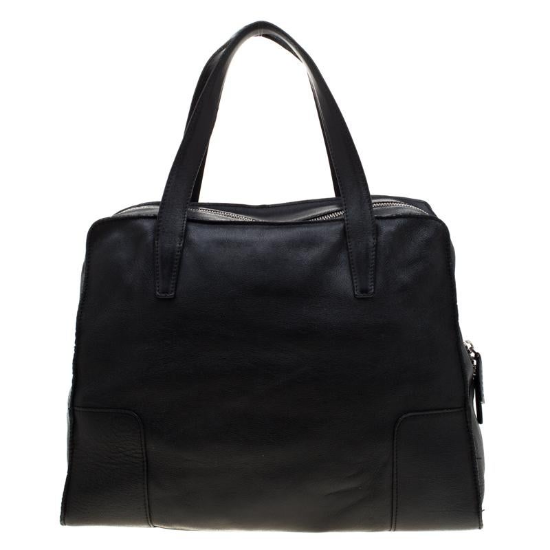 This Loewe creation is splendid for your everyday use, and even for special events. Its black leather exterior is durable and the suede interior is spacious. A closet staple, this black bag will complement you with utmost ease.

