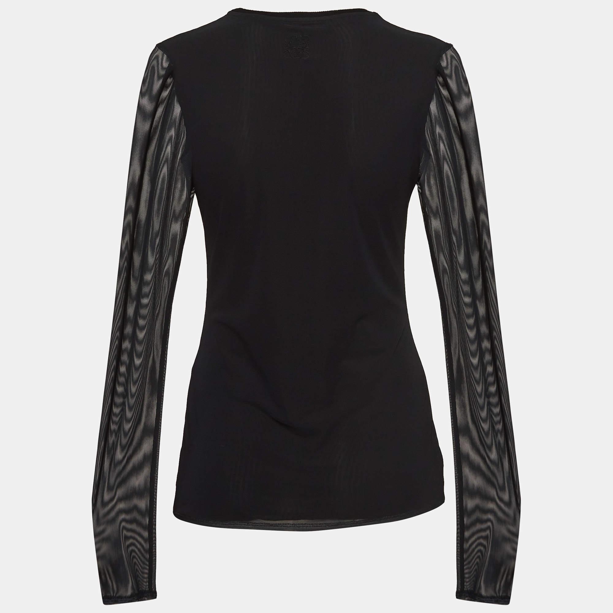 Este top de diseño te aportará estilo y comodidad. Confeccionado con el mejor tejido  la creación se ha detallado enormemente. Combínalo con una falda y tacones.