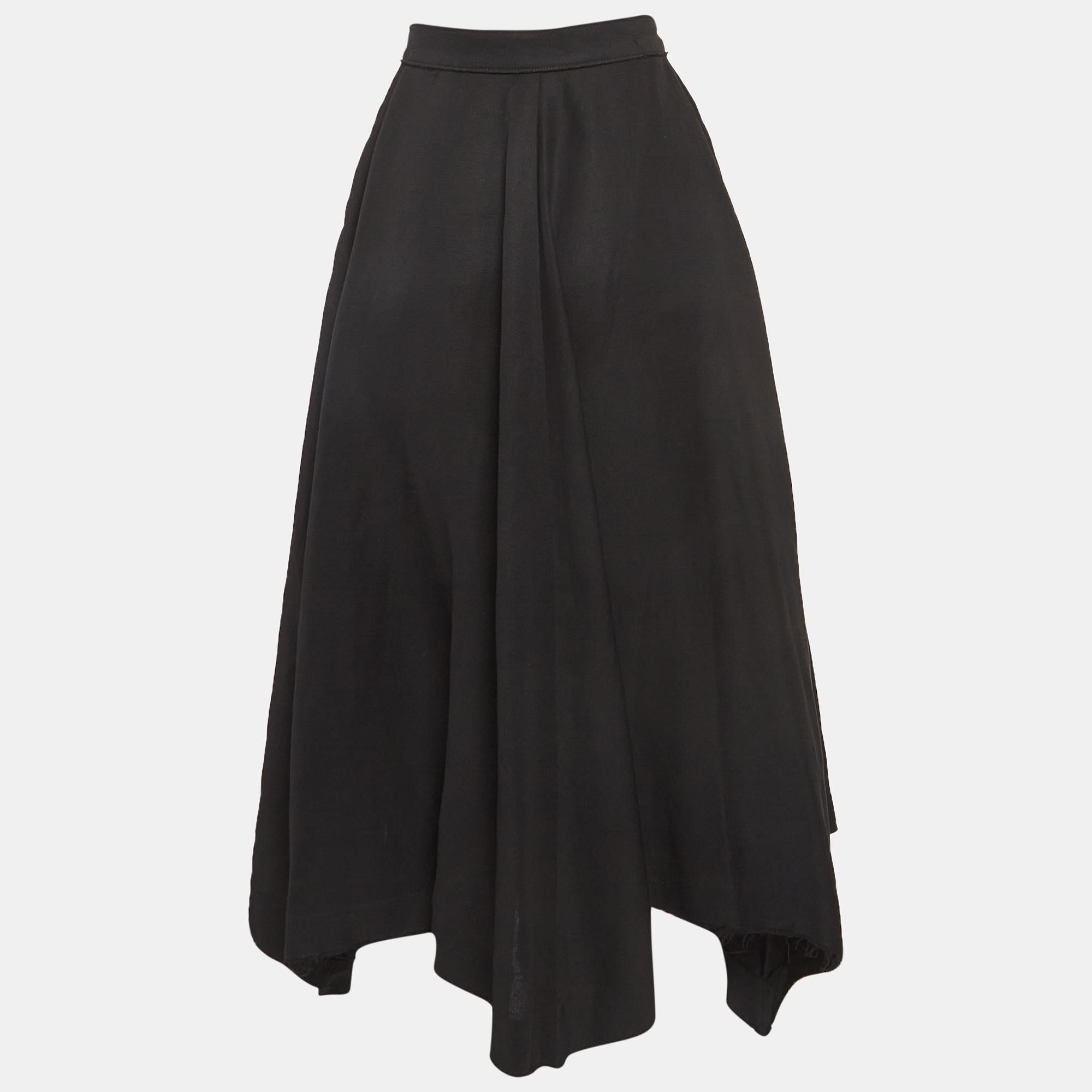 Experience the charm of designer clothing with this gorgeous skirt. Made from quality fabrics, the skirt has a simple allure and a great fit. Pair it up with a tailored blouse or a simple top and high heels.

Includes: Brand Tag