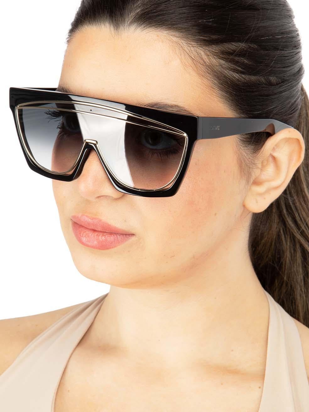 CONDITION is New with tags on this brand new Loewedesigner item. This item comes with original packaging.
 
 
 
 Details
 
 
 Model: LW 40012FS 05B
 
 Black
 
 Acetate
 
 Shield Eye Sunglasses
 
 Gradient Grey Lens
 
 Branding at the arms
 
