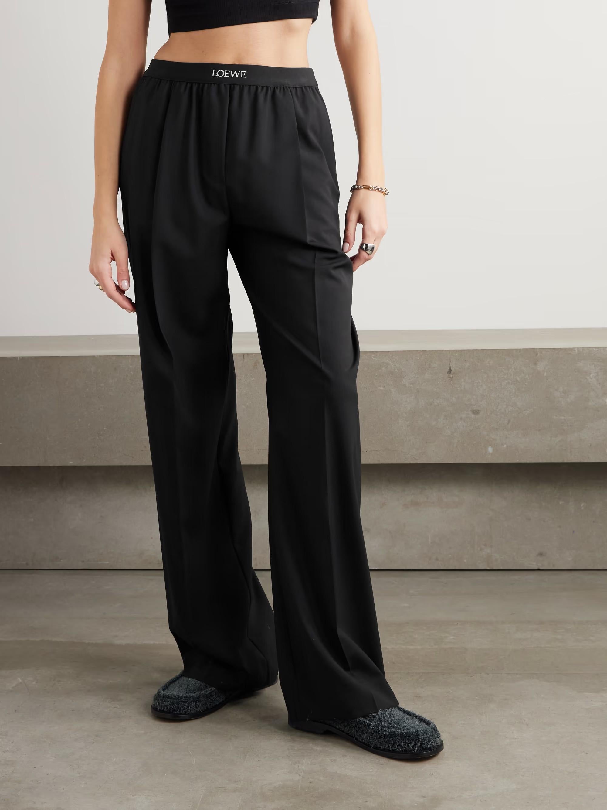 LOEWE - Pantaloni neri in lana 2025 con cintura a vita alta L.L.A. in vendita 1