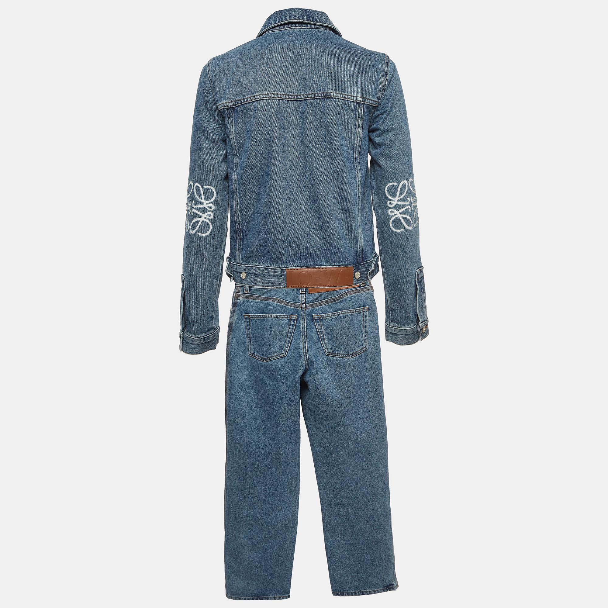 Loewe shows us how to nail the denim-on-denim look the right way. This set comes with a jacket and a matching pair of jeans. The brand logo adds the right finish. Style the set with a pair of sneakers, loafers, or heels.

