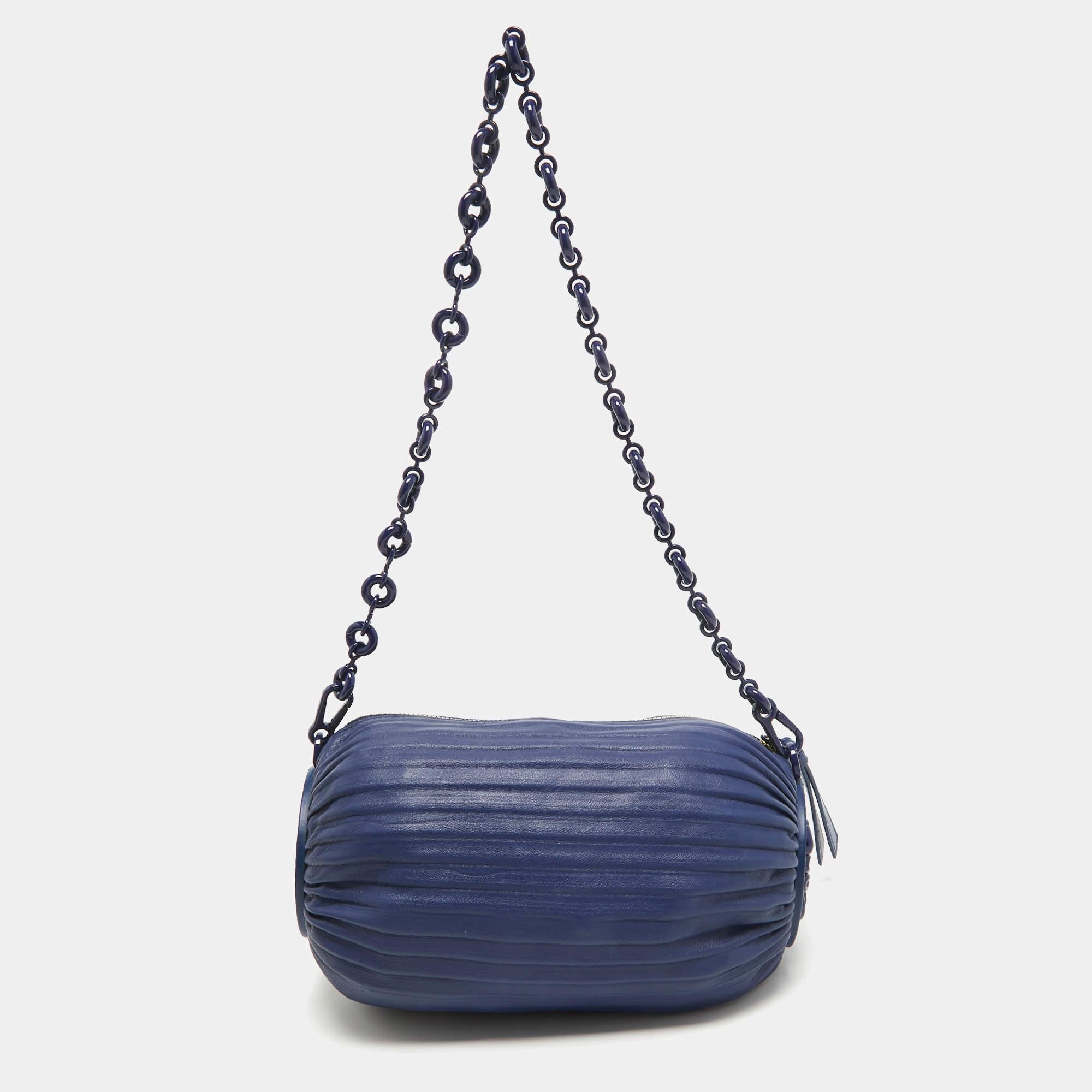 Crafted by Loewe, this exquisite blue leather pleated bracelet pouch bag seamlessly blends fashion and functionality. Its compact design features meticulous pleats, offering a tactile allure. The detachable strap allows versatile styling, while the