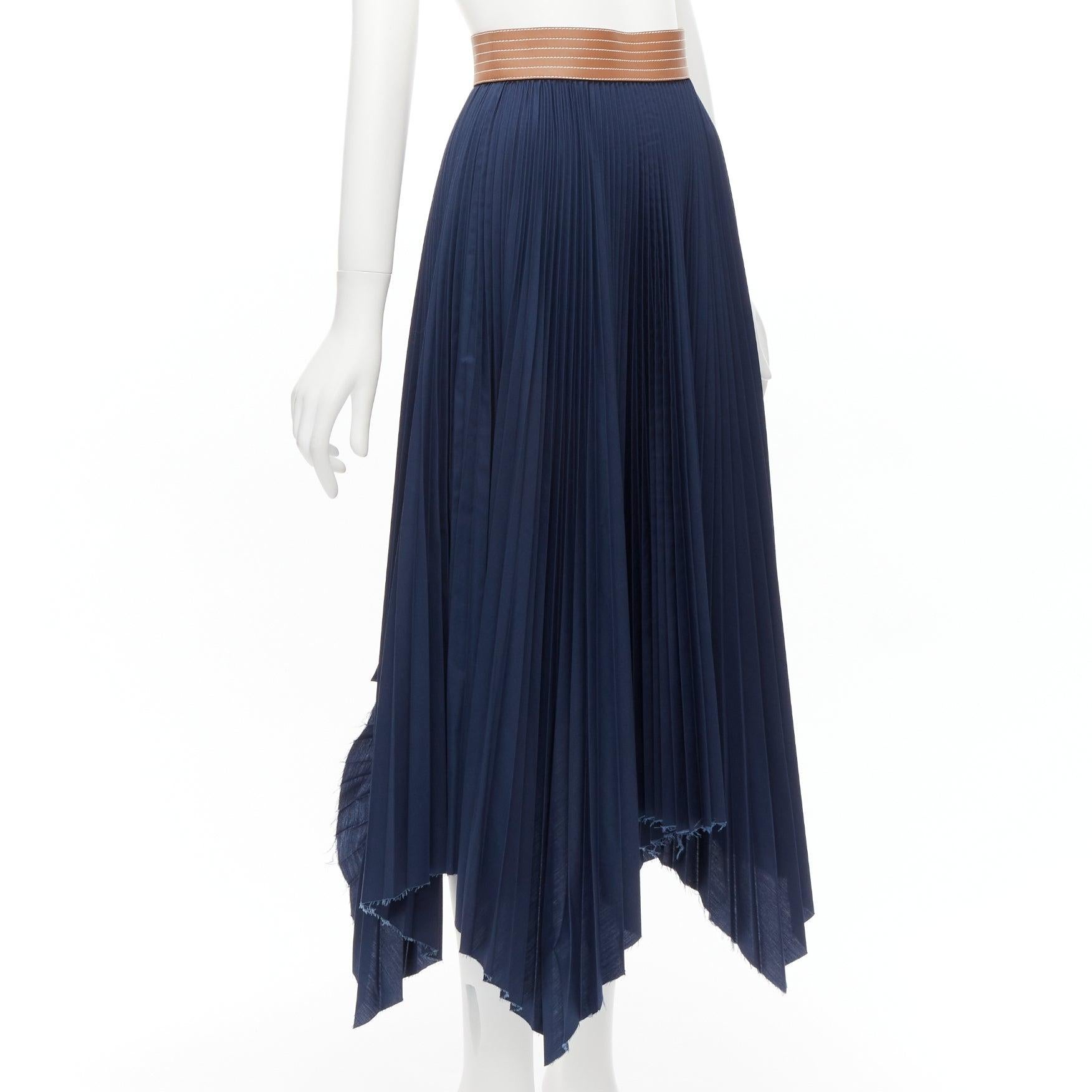 Black LOEWE brown cowhide leather topstitched belt navy pleated midi skirt FR34 XS For Sale
