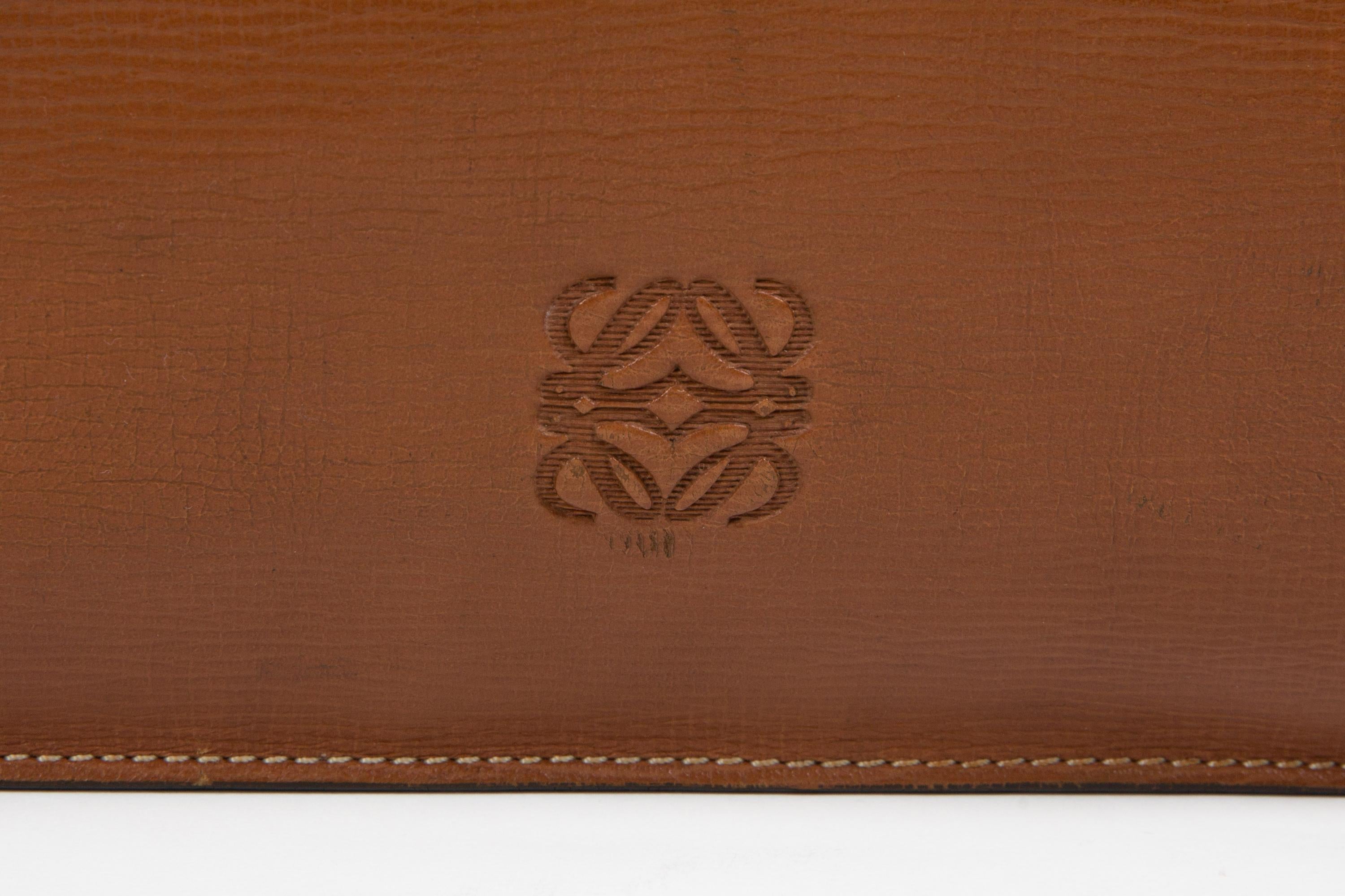 Porte-documents Loewe en cuir texturé camel en vente 1