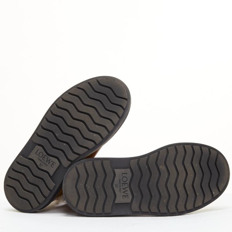 LOEWE Chelsea beige Rindsleder Logo Strap Desert Ankle Boots EU37 im Angebot 7
