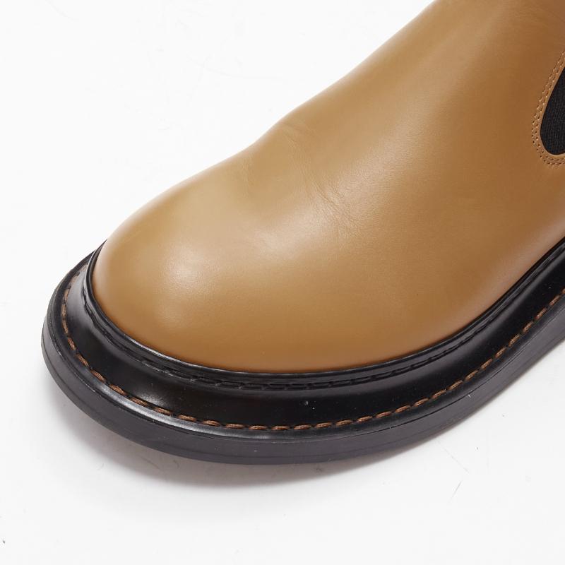 LOEWE Chelsea beige Rindsleder Logo Strap Desert Ankle Boots EU37 im Angebot 3