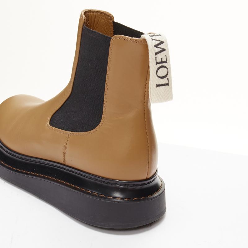 LOEWE Chelsea beige cuir de vachette logo strap desert ankle boots EU37 en vente 4