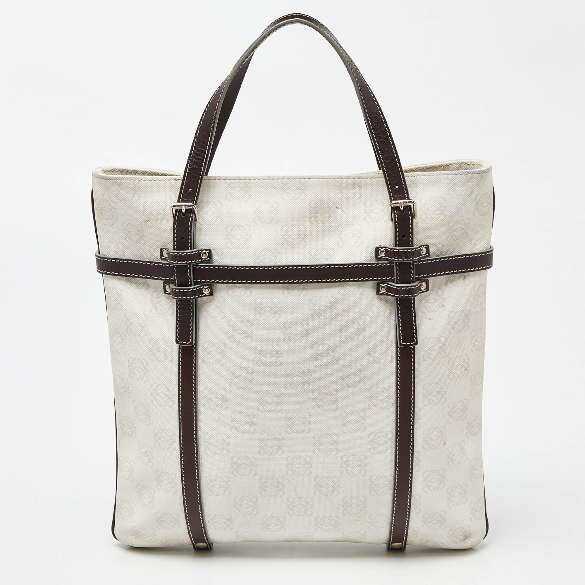 Loewe Cream/Brown Signature Anagram Coated Canvas and Leather Tote In Fair Condition In Dubai, Al Qouz 2
