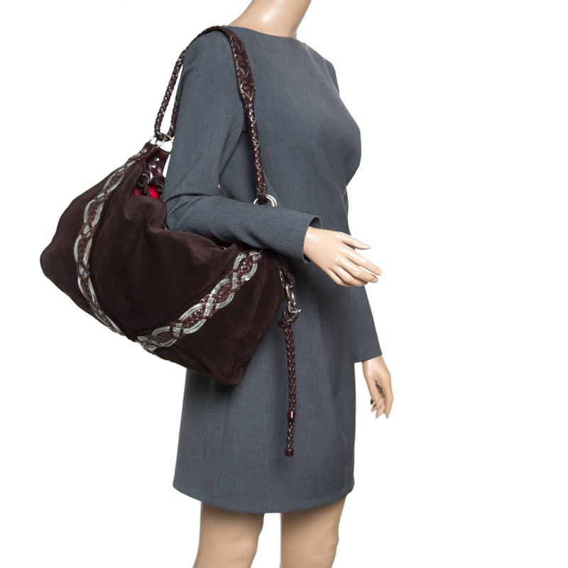 The lovely braided embellishments sitting atop the dark brown suede base makes this pretty hobo from Loewe a loved piece that must be added to your luxe closet. It has a relaxed structure featuring a spacious fabric-lined interior where you can