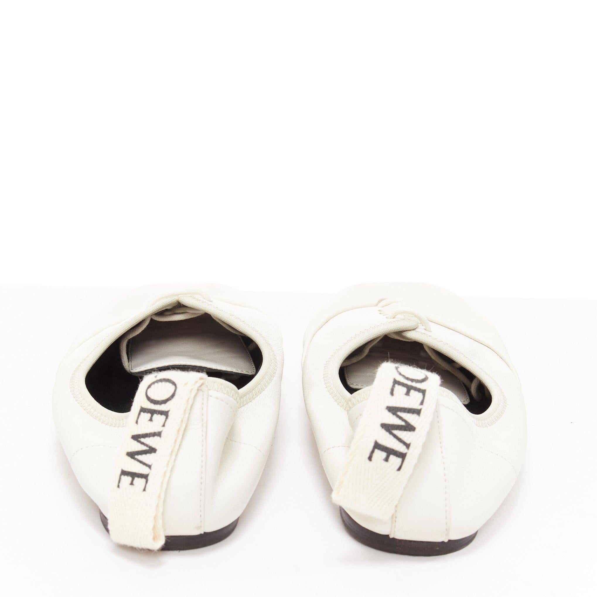 LOEWE Derby blanc en cuir souple noir avec logo chaussures plates à lacets EU37 en vente 1