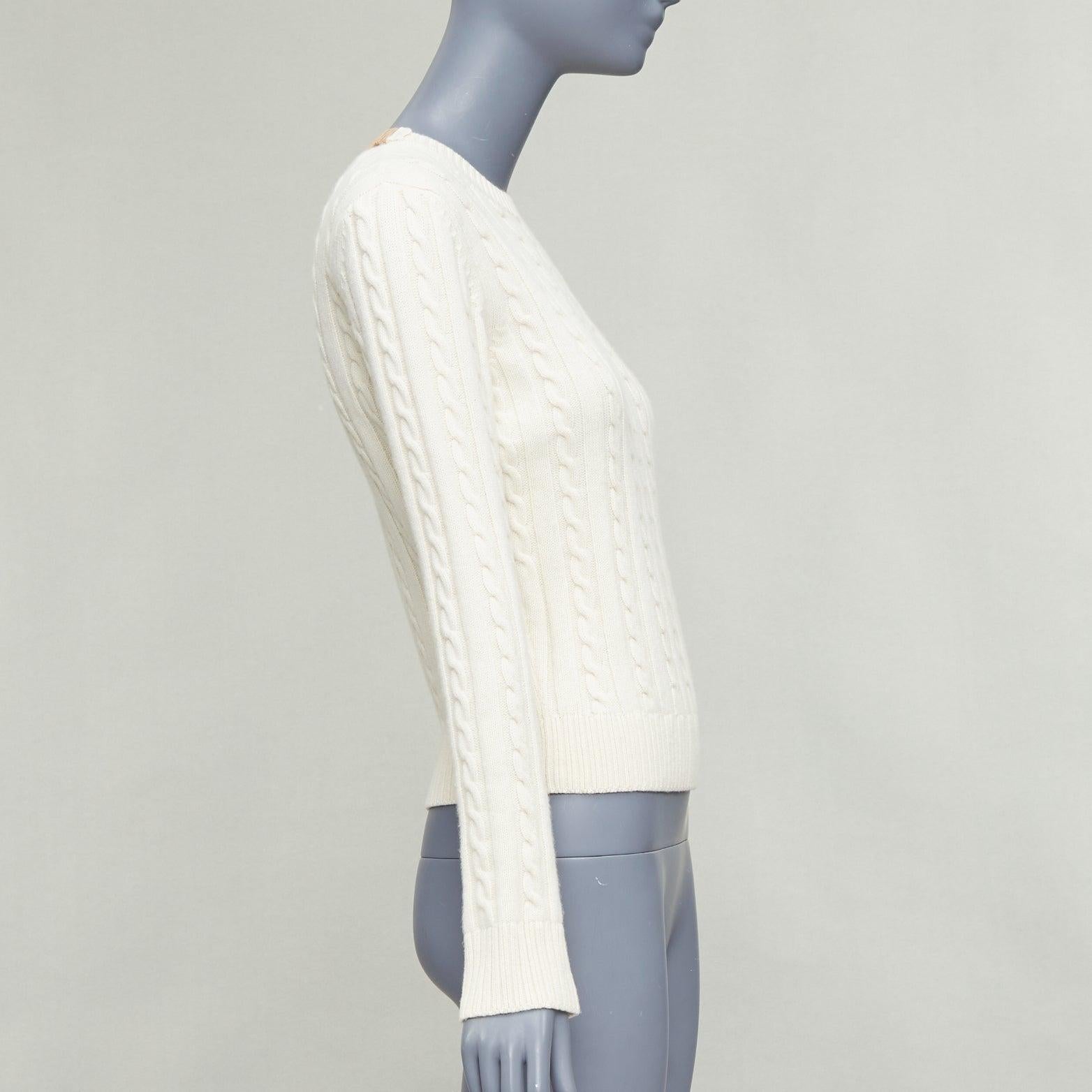 Pull court LOEWE écru en laine de coton anagram câble XS Bon état - En vente à Hong Kong, NT