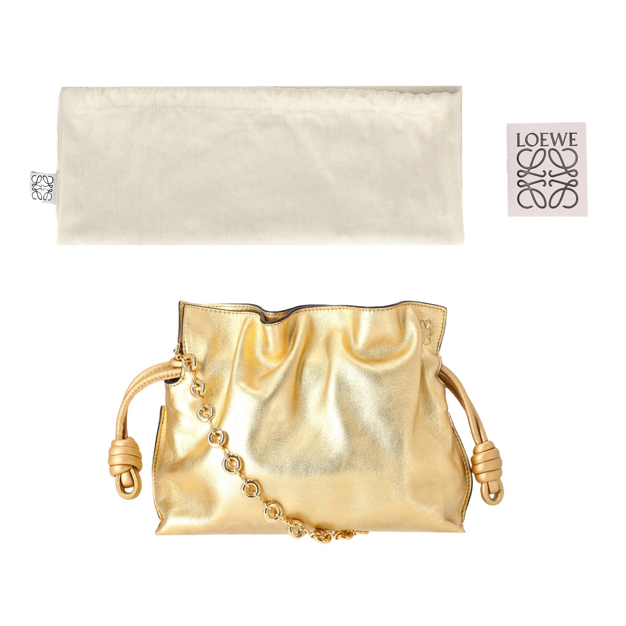Pochette Loewe Flamenco con catena in pelle metallizzata in vendita 5