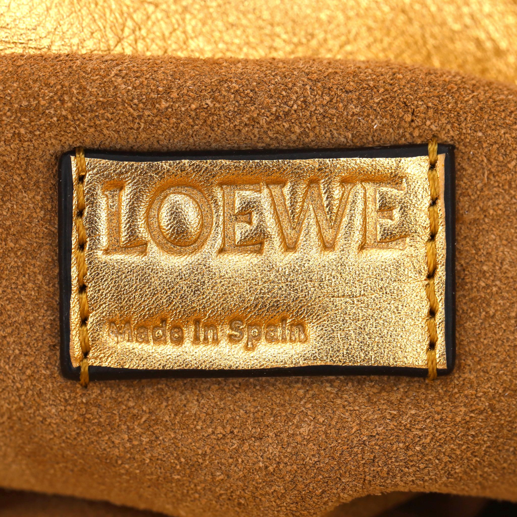 Pochette Loewe Flamenco con catena in pelle metallizzata in vendita 4