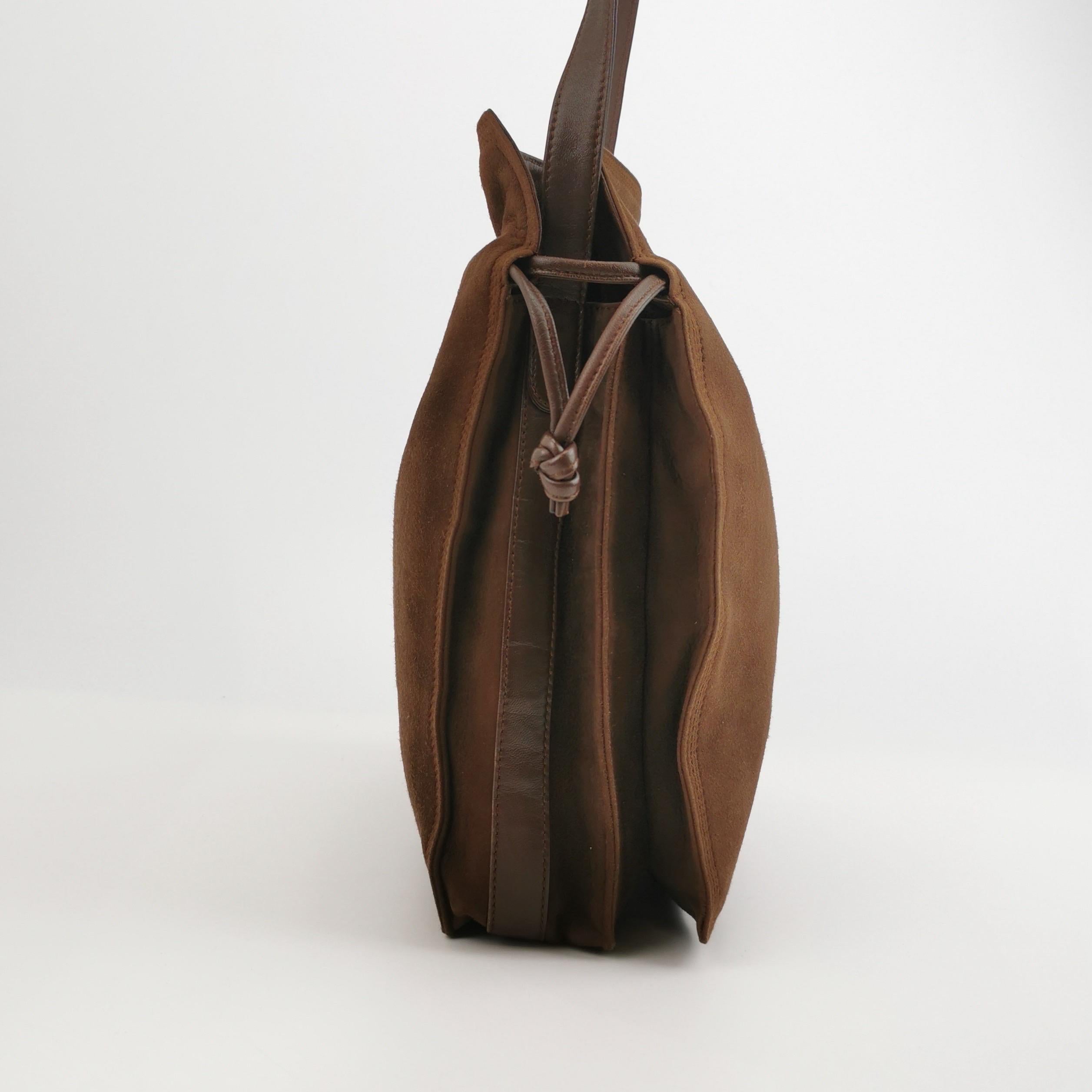 Loewe Flamenco Medium Braun Wildleder Umhängetasche 28cm im Zustand „Gut“ in AUBERVILLIERS, FR