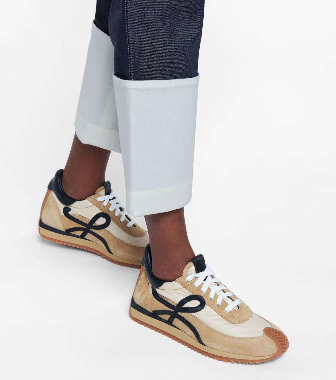 LOEWE scarpe da ginnastica basse FLOW in nylon e camoscio oro e nero 38 in vendita 4