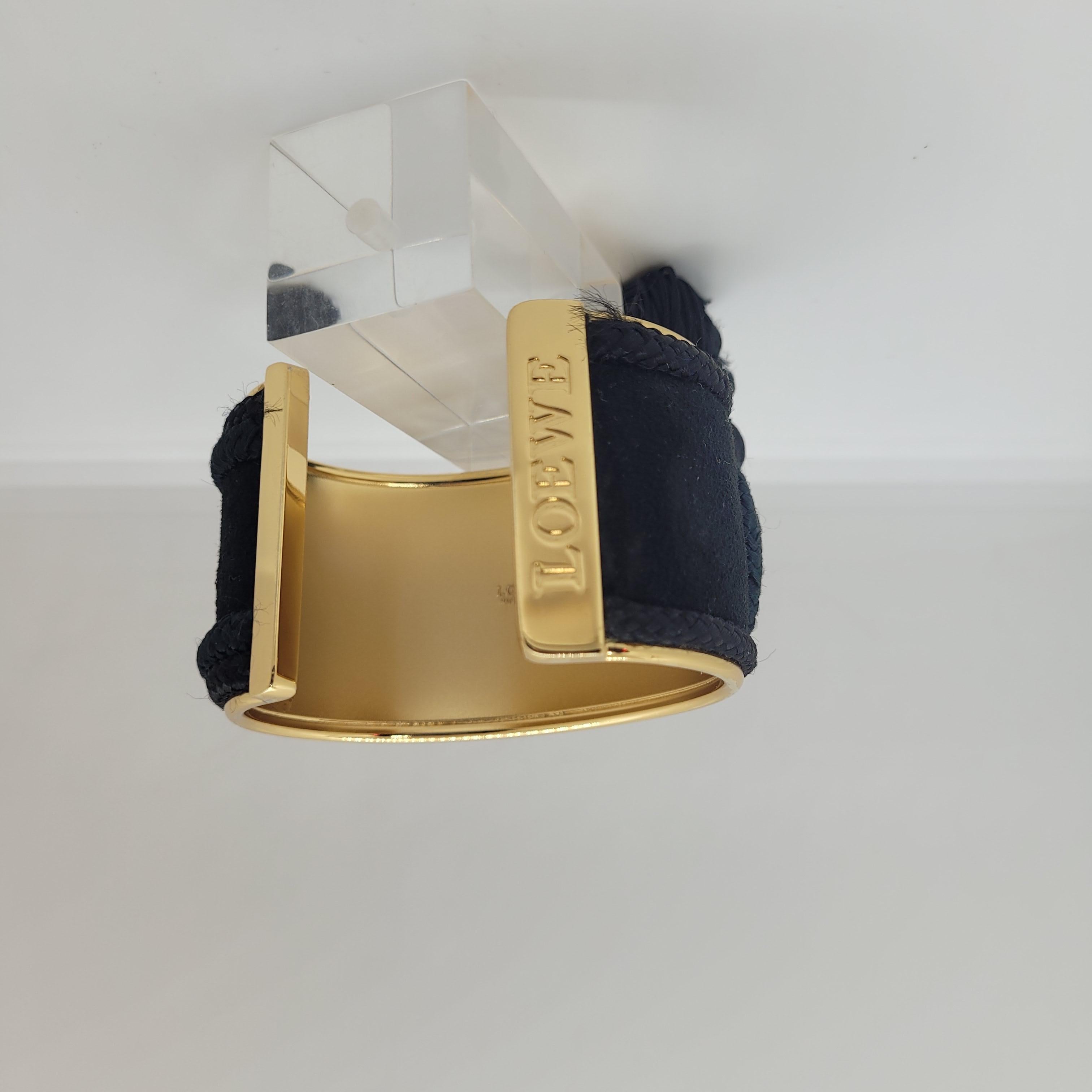 LOEWE Métallique doré et soie noire  Bracelet manchette  avec pompon en vente 5