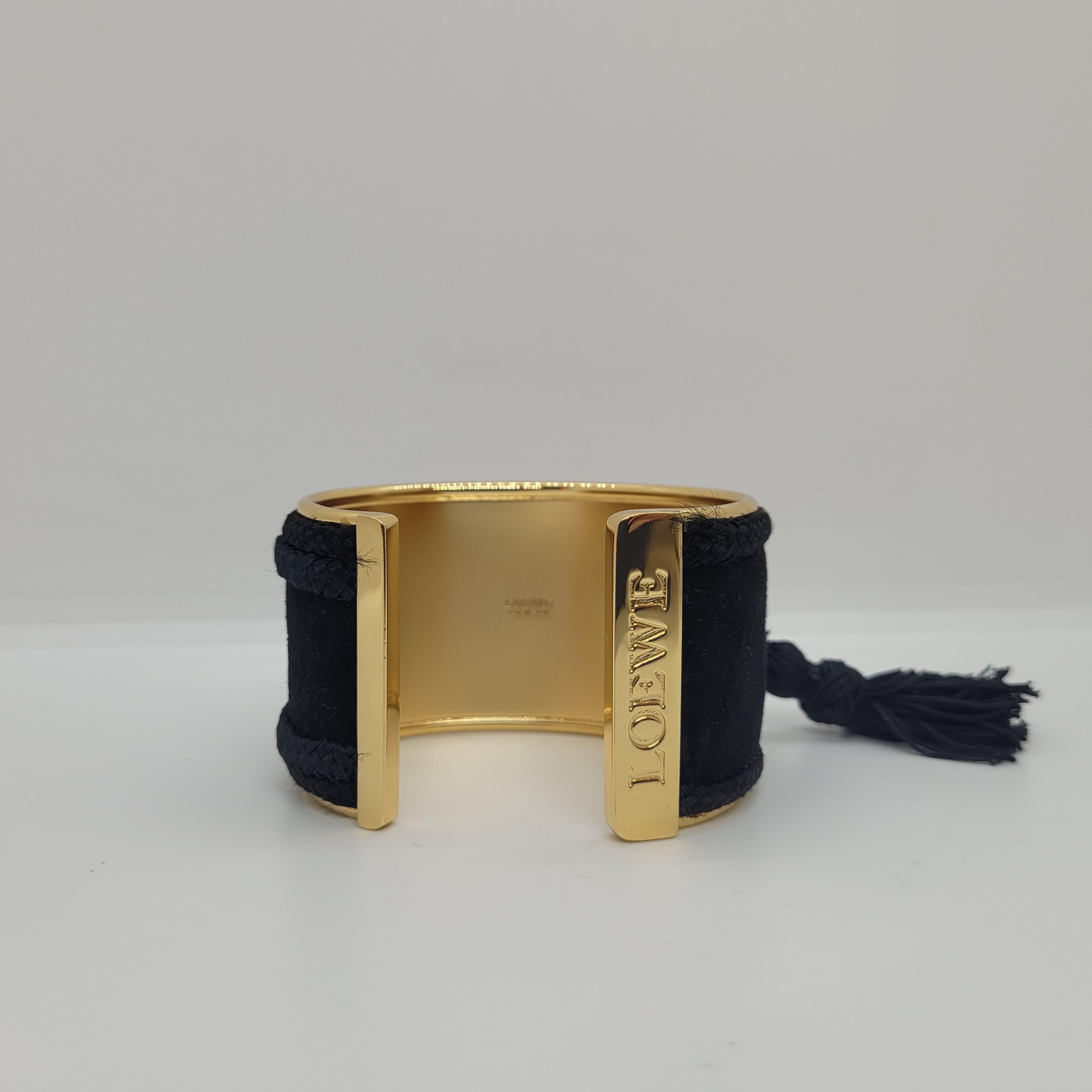 LOEWE Métallique doré et soie noire  Bracelet manchette  avec pompon en vente 7