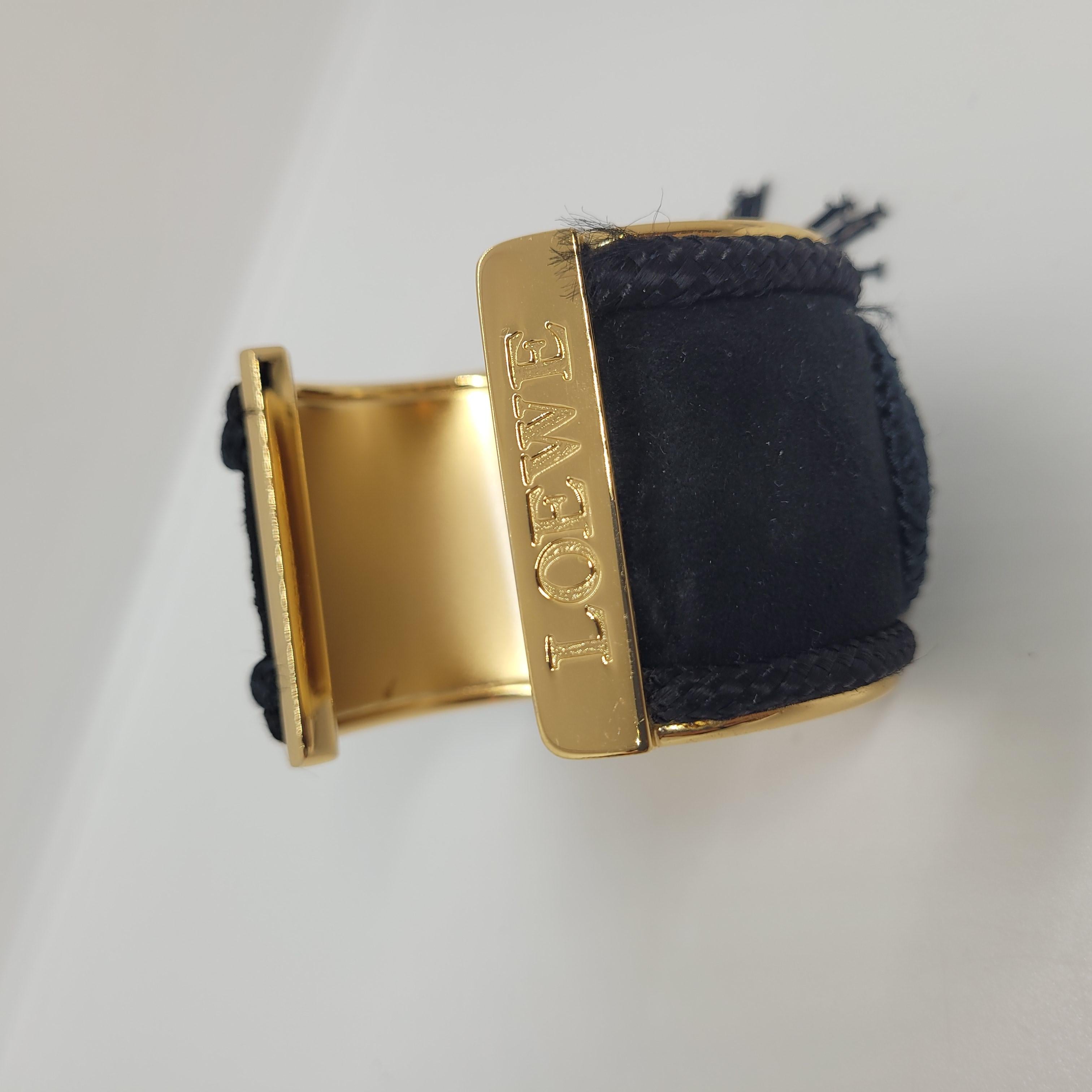 LOEWE Métallique doré et soie noire  Bracelet manchette  avec pompon en vente 13