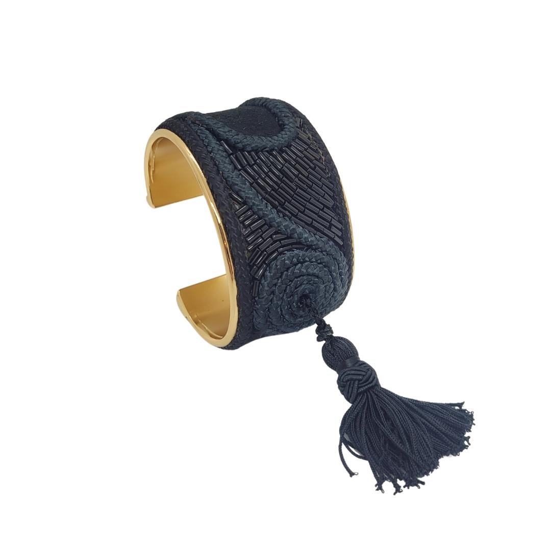 Art déco LOEWE Métallique doré et soie noire  Bracelet manchette  avec pompon en vente