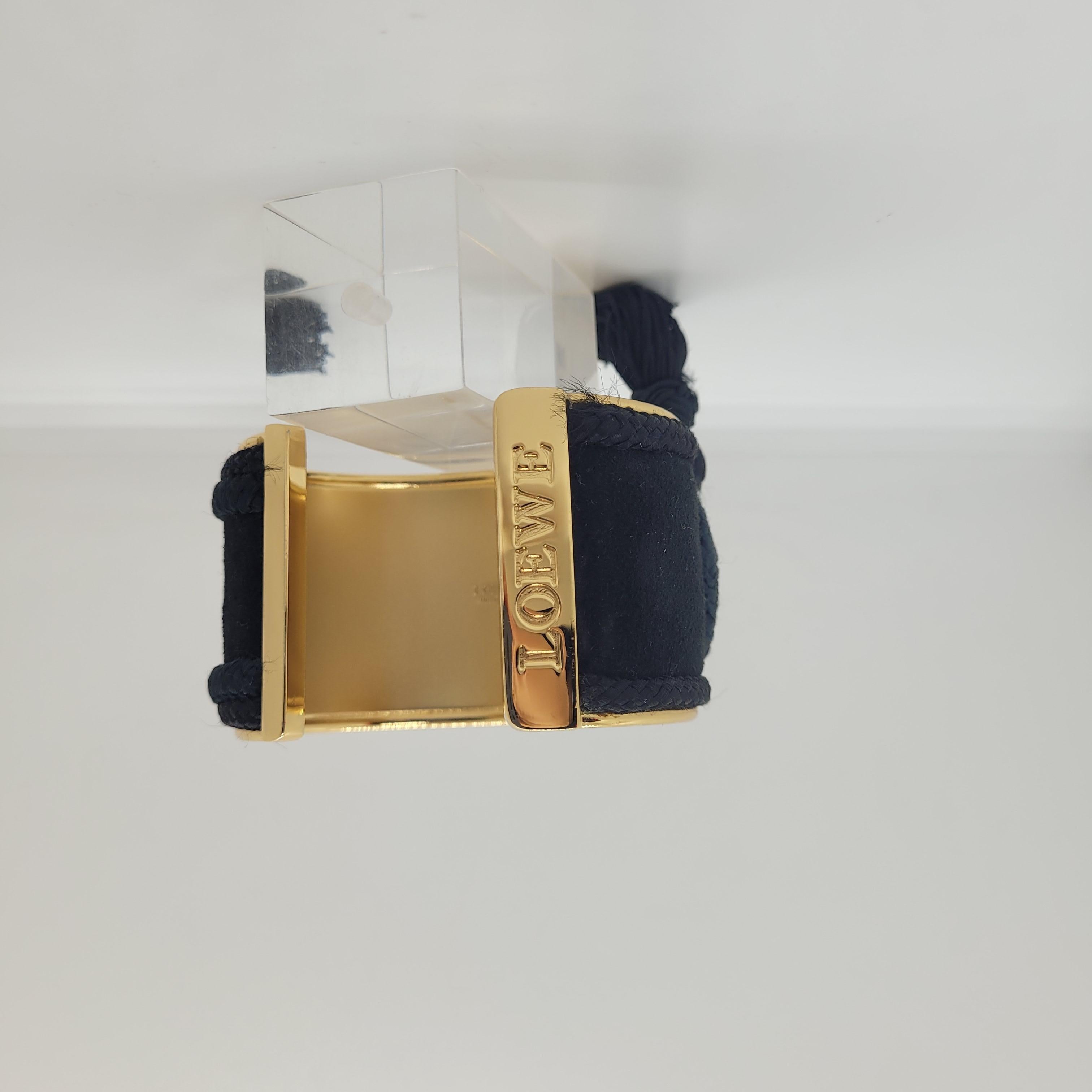 LOEWE Métallique doré et soie noire  Bracelet manchette  avec pompon en vente 4
