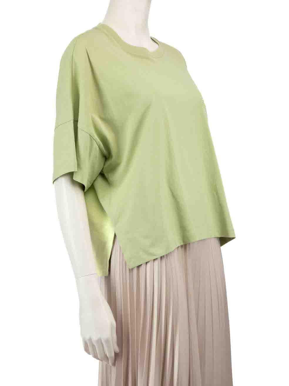 ConditionCONDITION is Very good. Hardly any visible wear to top is evident on this used Loewe designer resale item.Details
 
  Green
 
 
  Cotton
 
 
  T-Shirt
 
 
  Round neck
 
 
  Boxy fit
 
 
  Anagram embroidered detail
 
 
 
 
 
 
 
 
 
 NO