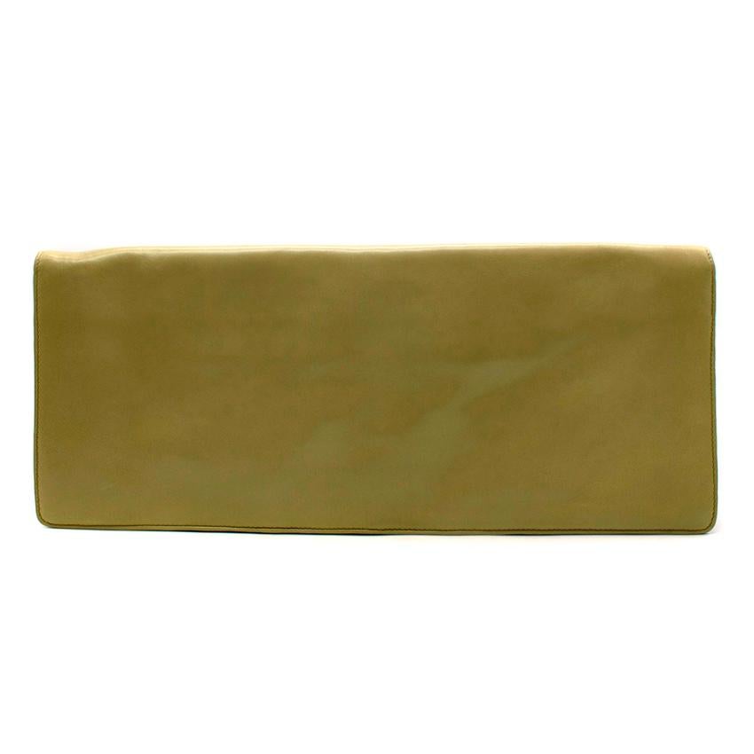 Loewe Green Leather Vintage Long Clutch

- Made of luxurious, extremely soft leather  
- Vibrant green hue 
- Iconic logo embossed to the front  
- Minimal timeless style 
- Magnetic fastening to the flap 
- Zipped inner pocket 
- Original dust bag