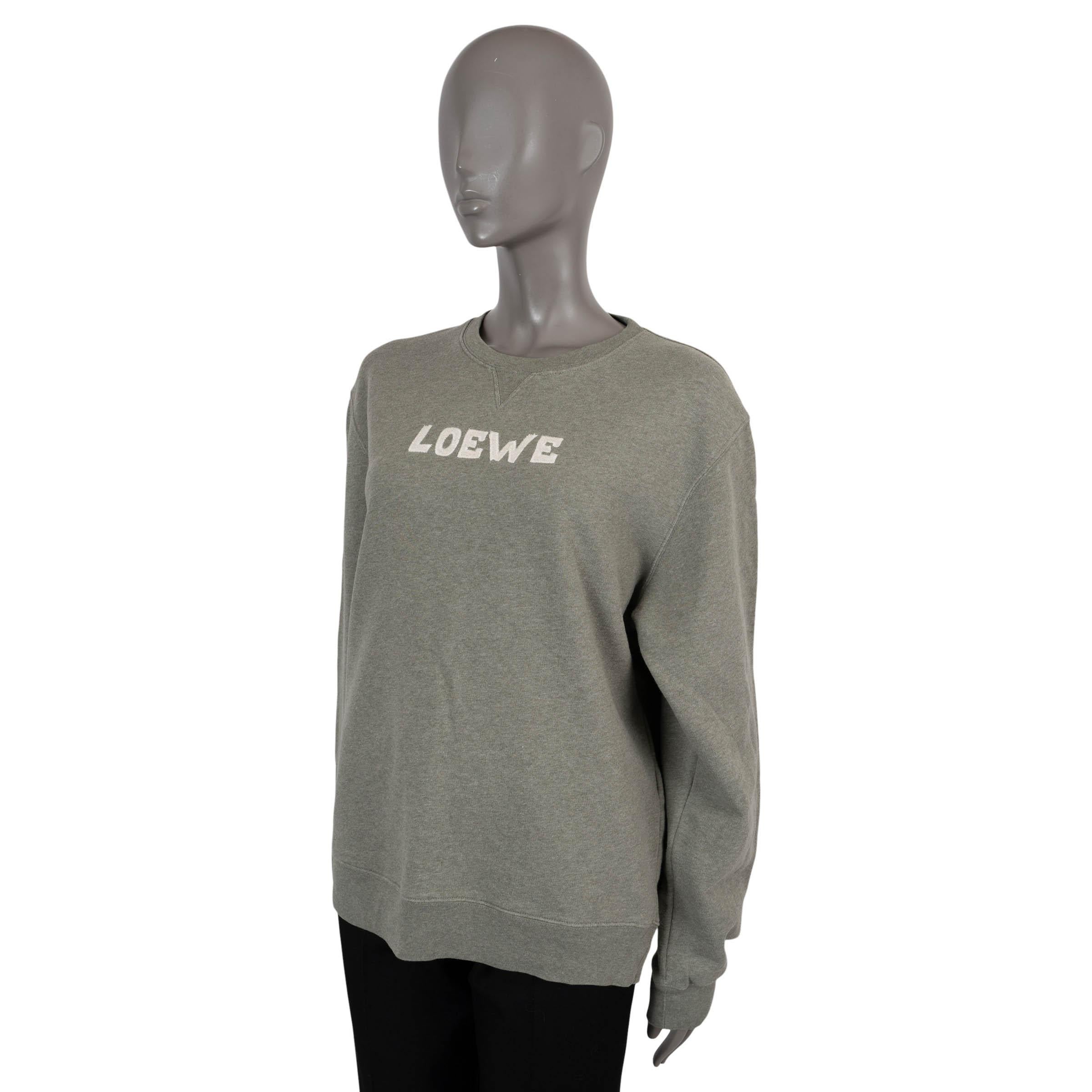 Jersey sudadera 100% auténtico de Loewe en algodón gris con matiz verde (100%). Lleva el logotipo bordado en blanco y puños y bajo de punto elástico. Sin forro. Se ha usado y está en excelentes condiciones. 

Medidas
Tamaño de la