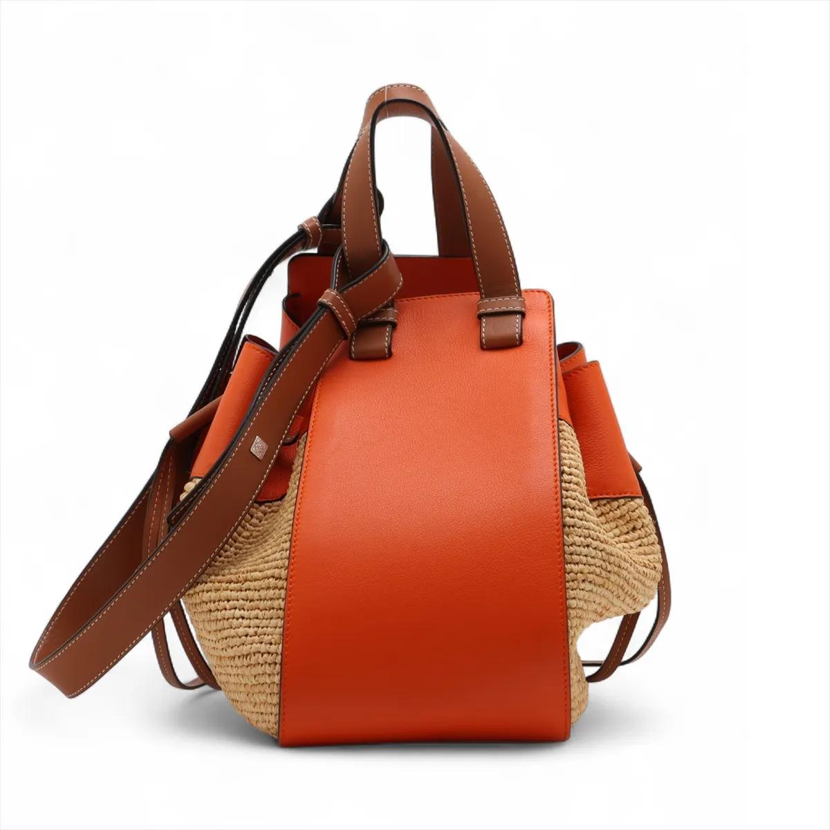 *Loewe Hammock Drawstring Medium Borsa a tracolla in pelle e paglia Marrone x Arancione In condizioni buone in vendita a Indianapolis, IN