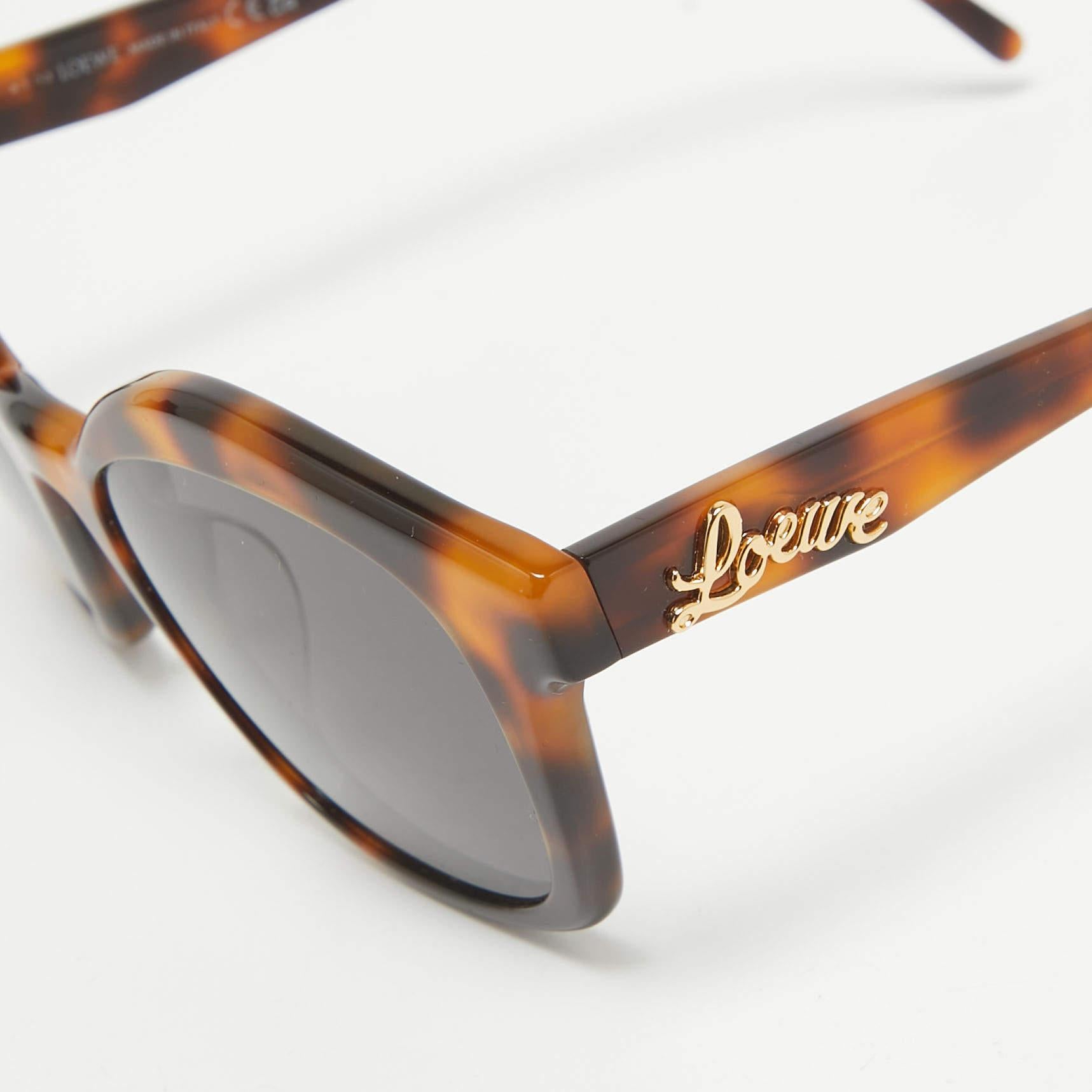 A statement pair of sunglasses from Loewe will surely make a prized buy. Featuring a trendy frame and lenses meant to protect your eyes  the sunglasses are ideal for all day wear.