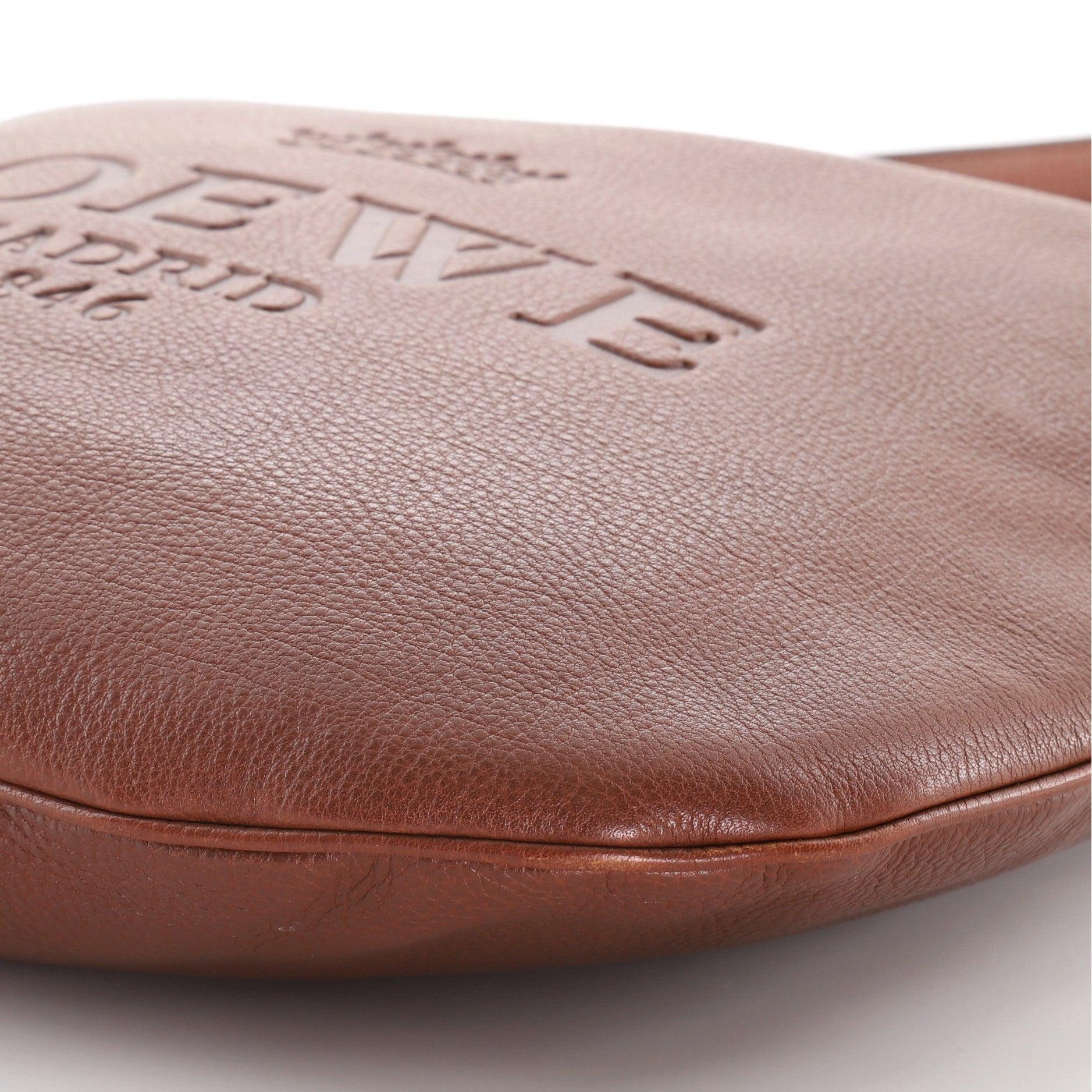 Loewe Heritage Messenger aus braunem Leder Damen im Angebot