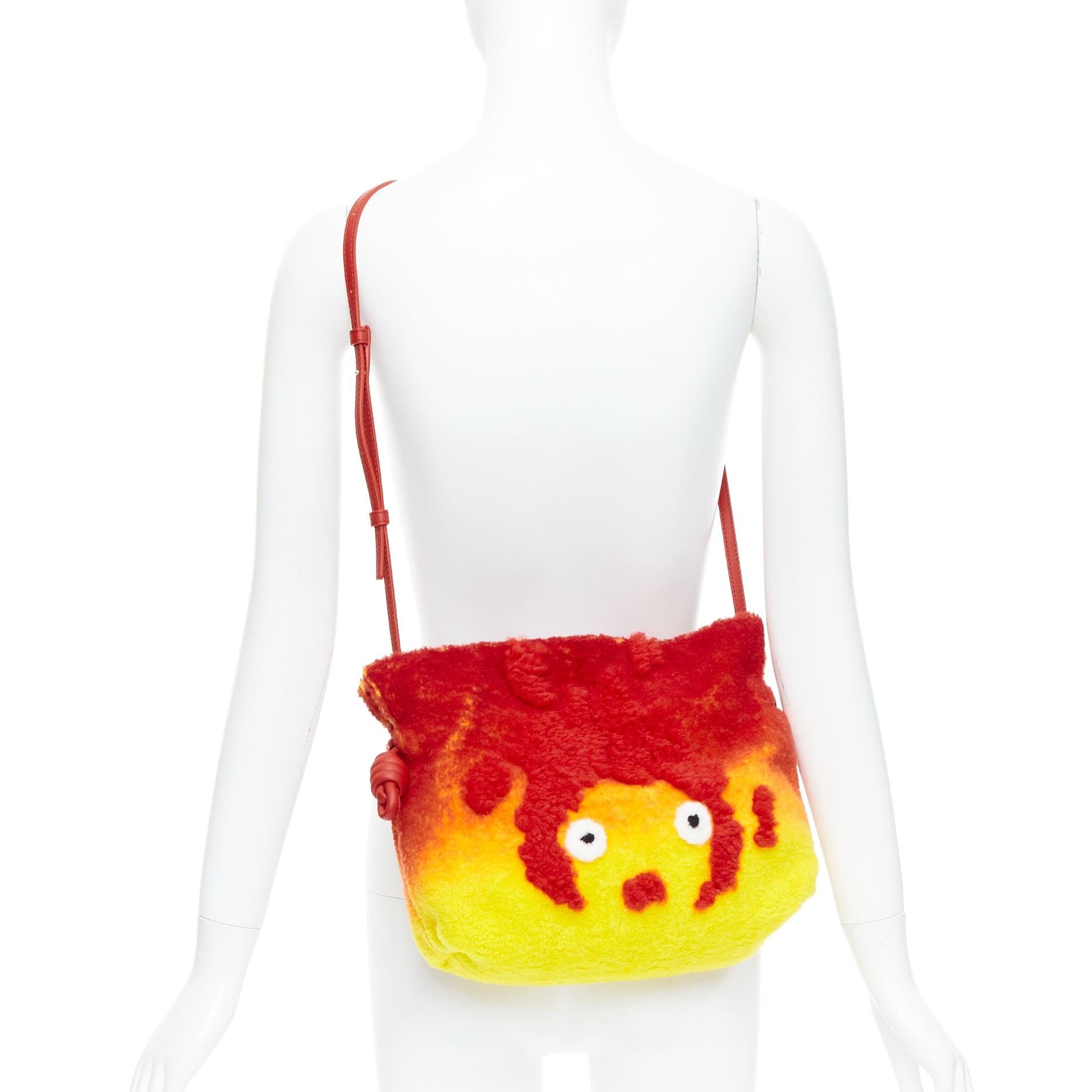 LOEWE Howls Moving Castle Flamenco Calcifer red yellow shearling clutch bag
Reference: TGAS/E00477
Brand: Loewe
Model: Flamenco
Collection: Howls Moving Castle 2022
Material: Fur, Leather
Color: Red, Yellow
Pattern: Cartoon
Closure: