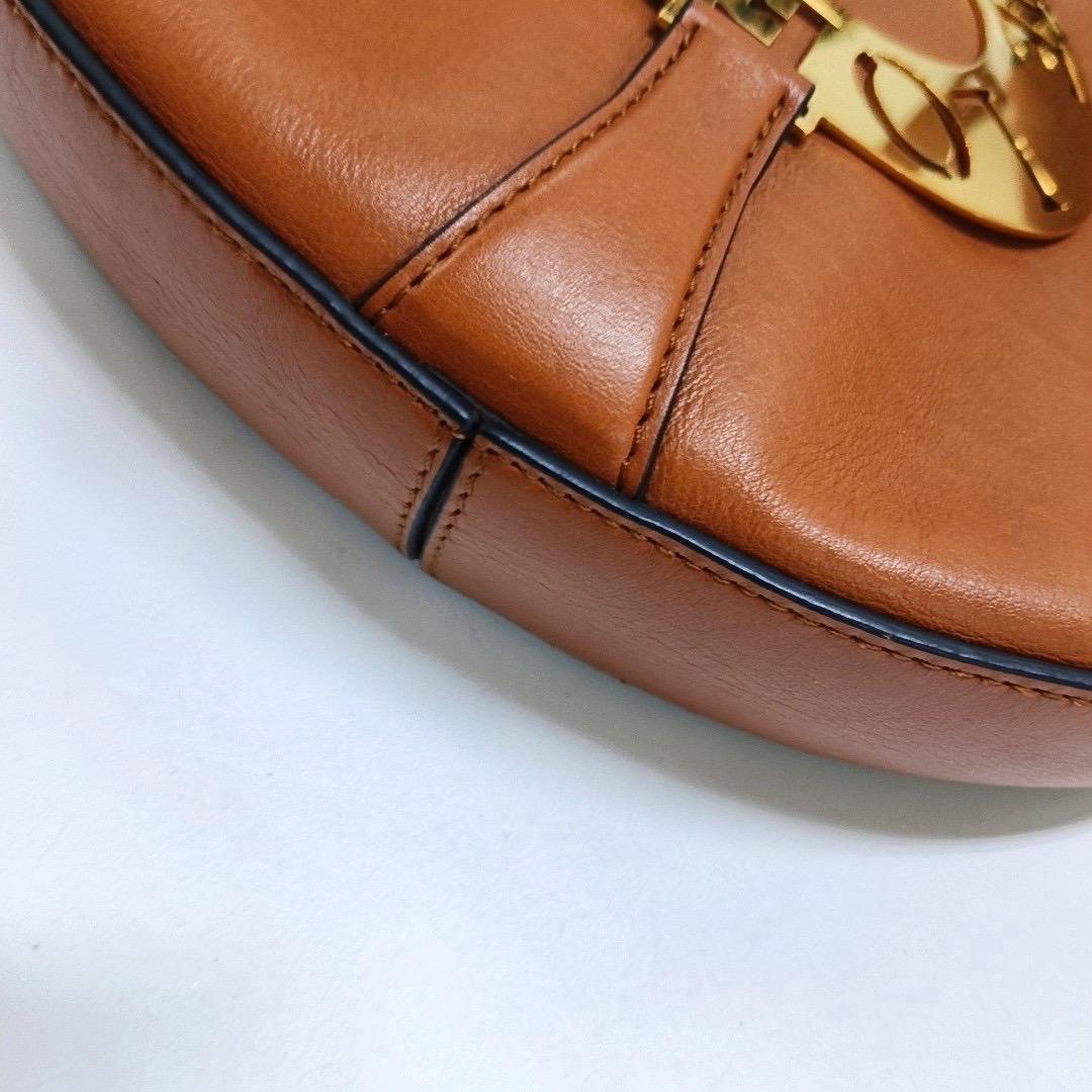 Loewe Joyce Tan Brown Leather Metal Embellished Shoulder Bag im Angebot 3
